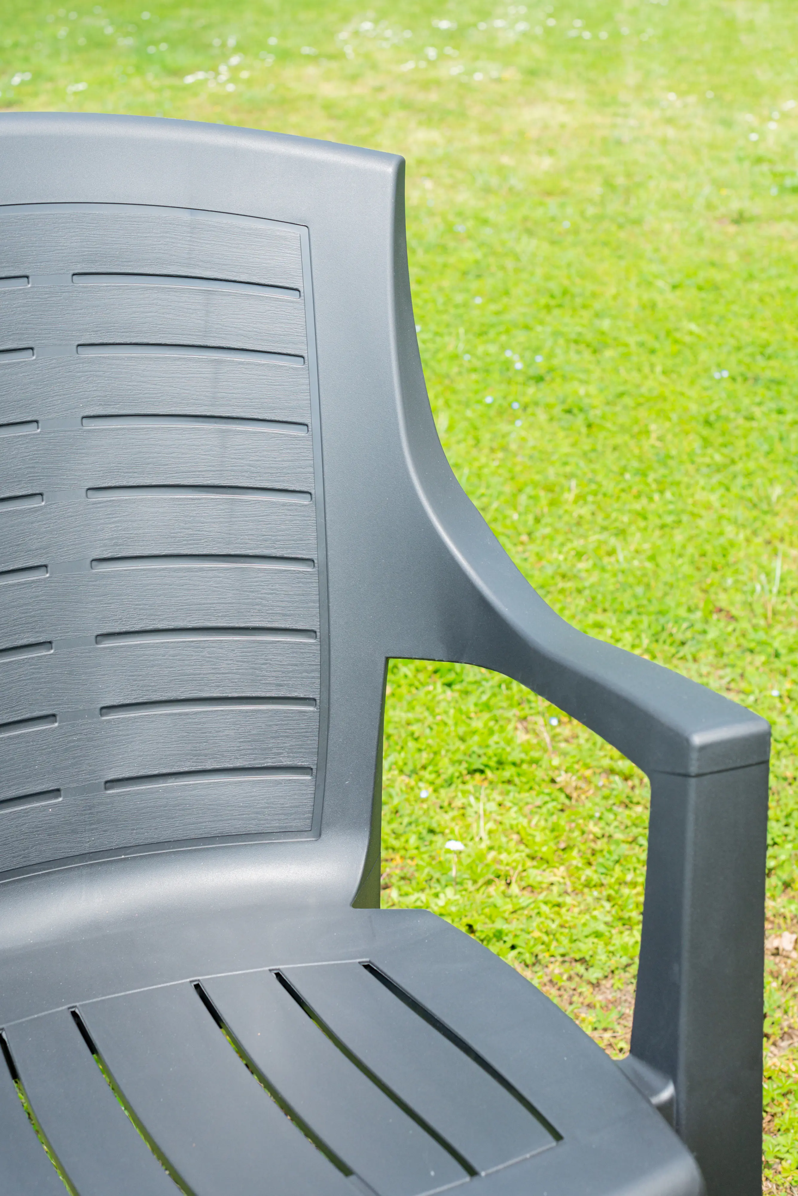 Progarden Stapelsessel polypropylen wetterfest Talia Stapelsessel anthrazit holzoptik  Progarden Stapelsessel polypropylen wetterfest Talia Stapelsessel anthrazit holzoptik