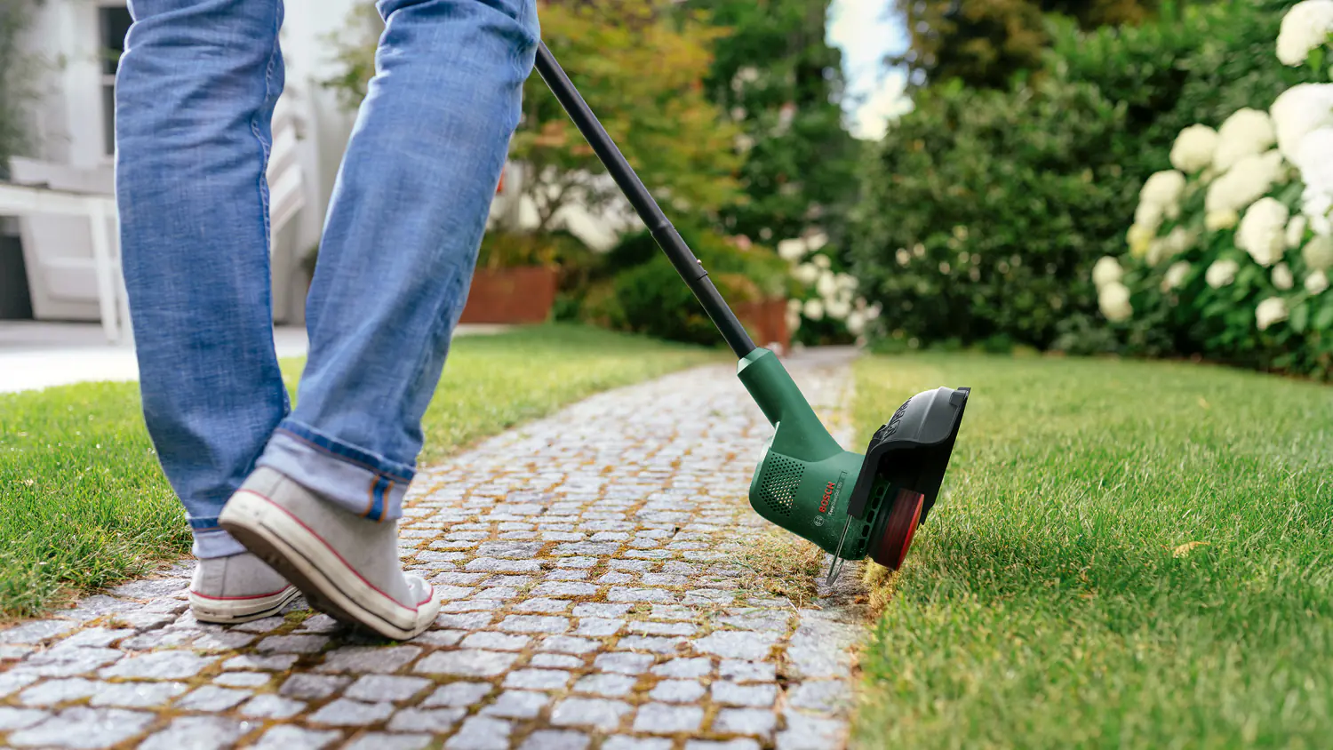 Bosch Akku-Rasenmäher-Set EasyMower 18 V inkl. Akku-Rasentrimmer EasyGrassCut 18 V + Akku & Ladegerät