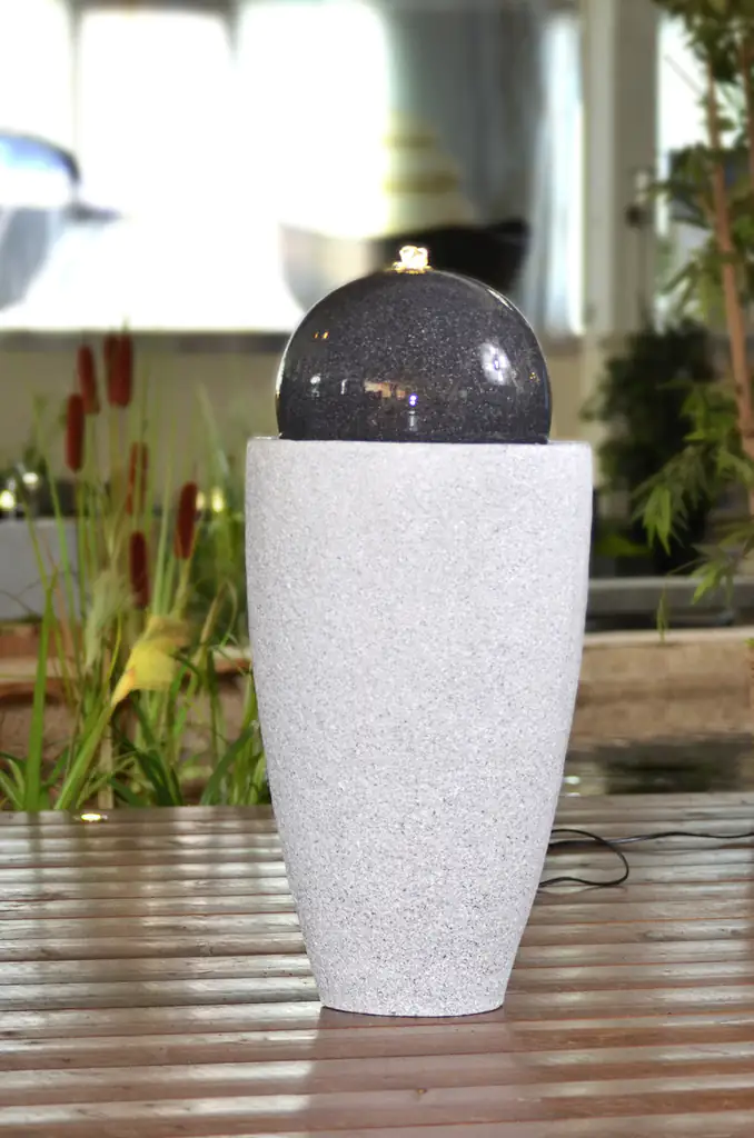 Heissner Gartenbrunnen Mocca granitgrau