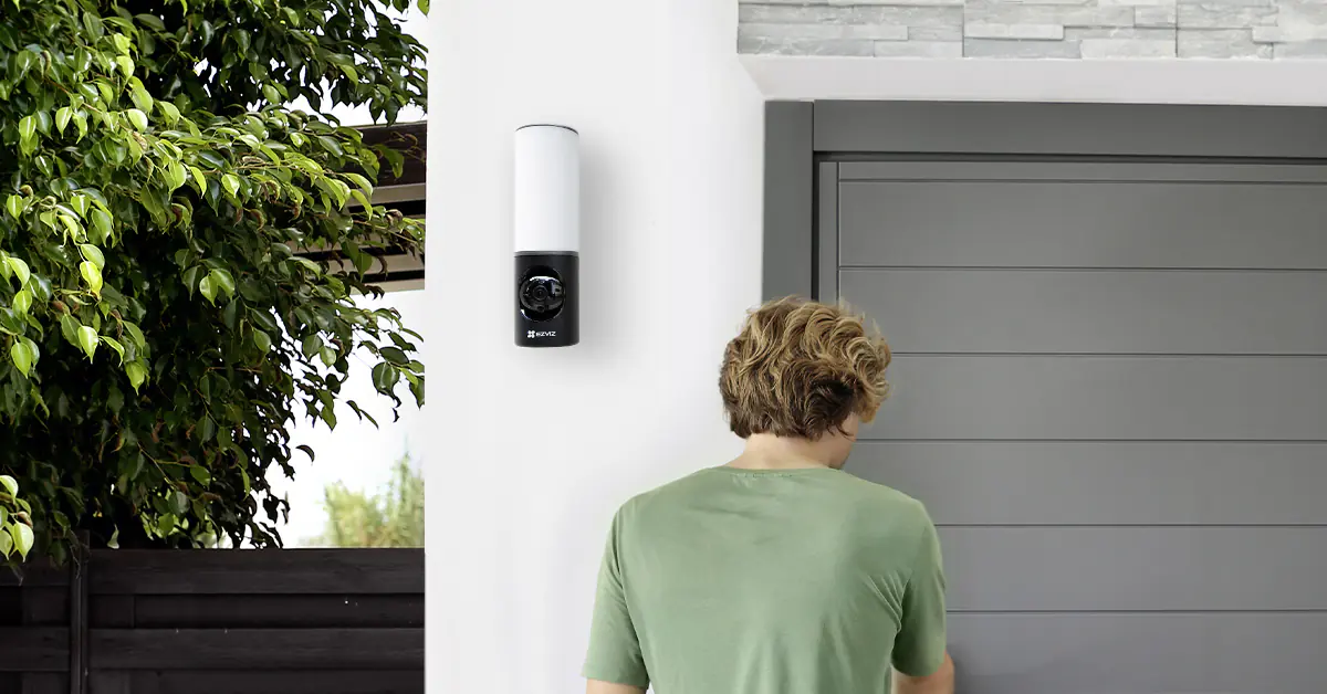 Ezviz Wlan Outdoor Kameraleuchte LC3 mit Gegensprechfunktion Ezviz Wlan Outdoor Kameraleuchte LC3 mit Gegensprechfunktion