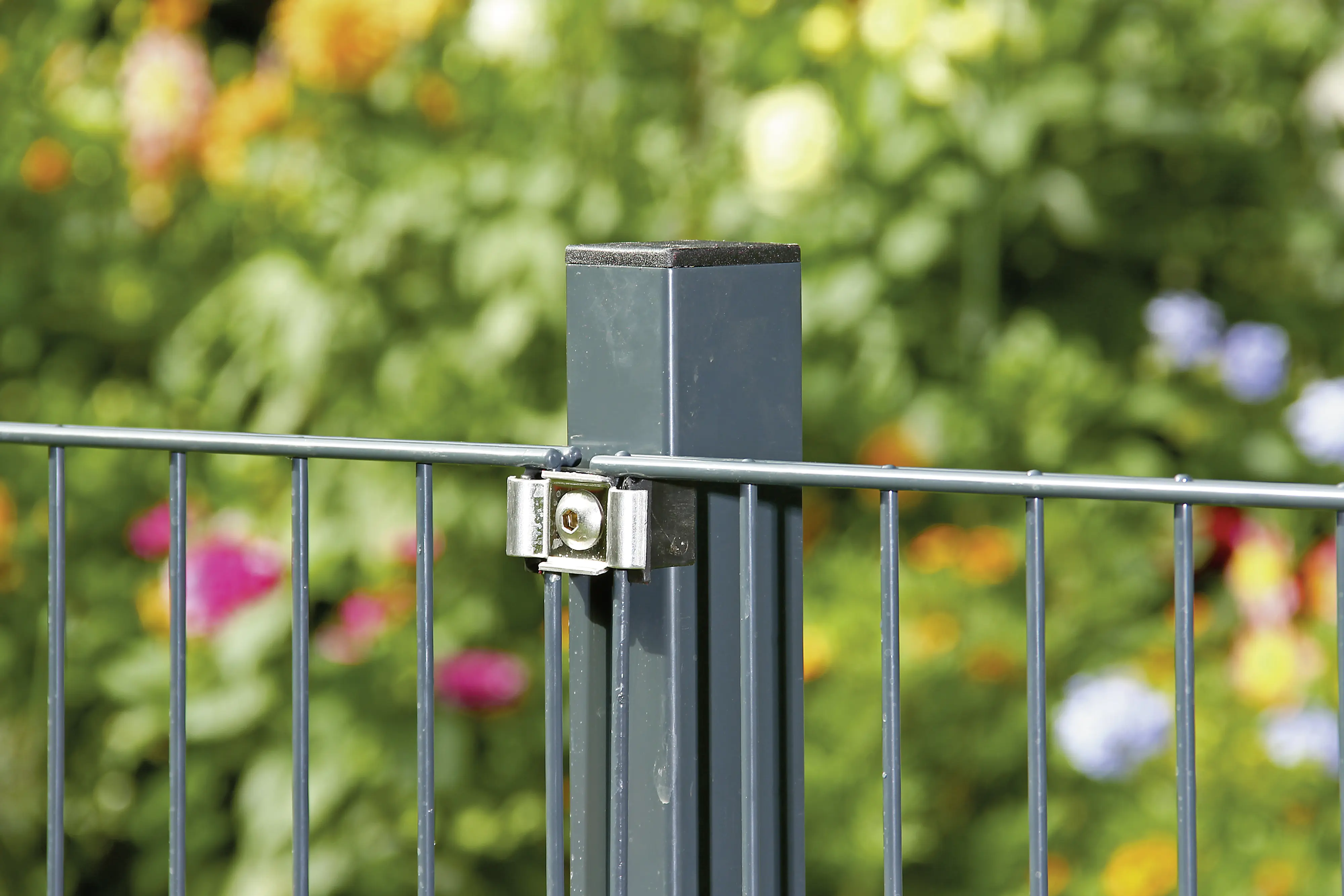 Alberts Zaunpfosten inkl. Klemmlasche 150 cm 60 x 40 mm anthrazit Alberts Zaunpfosten inkl. Klemmlasche 150 cm 60 x 40 mm anthrazit