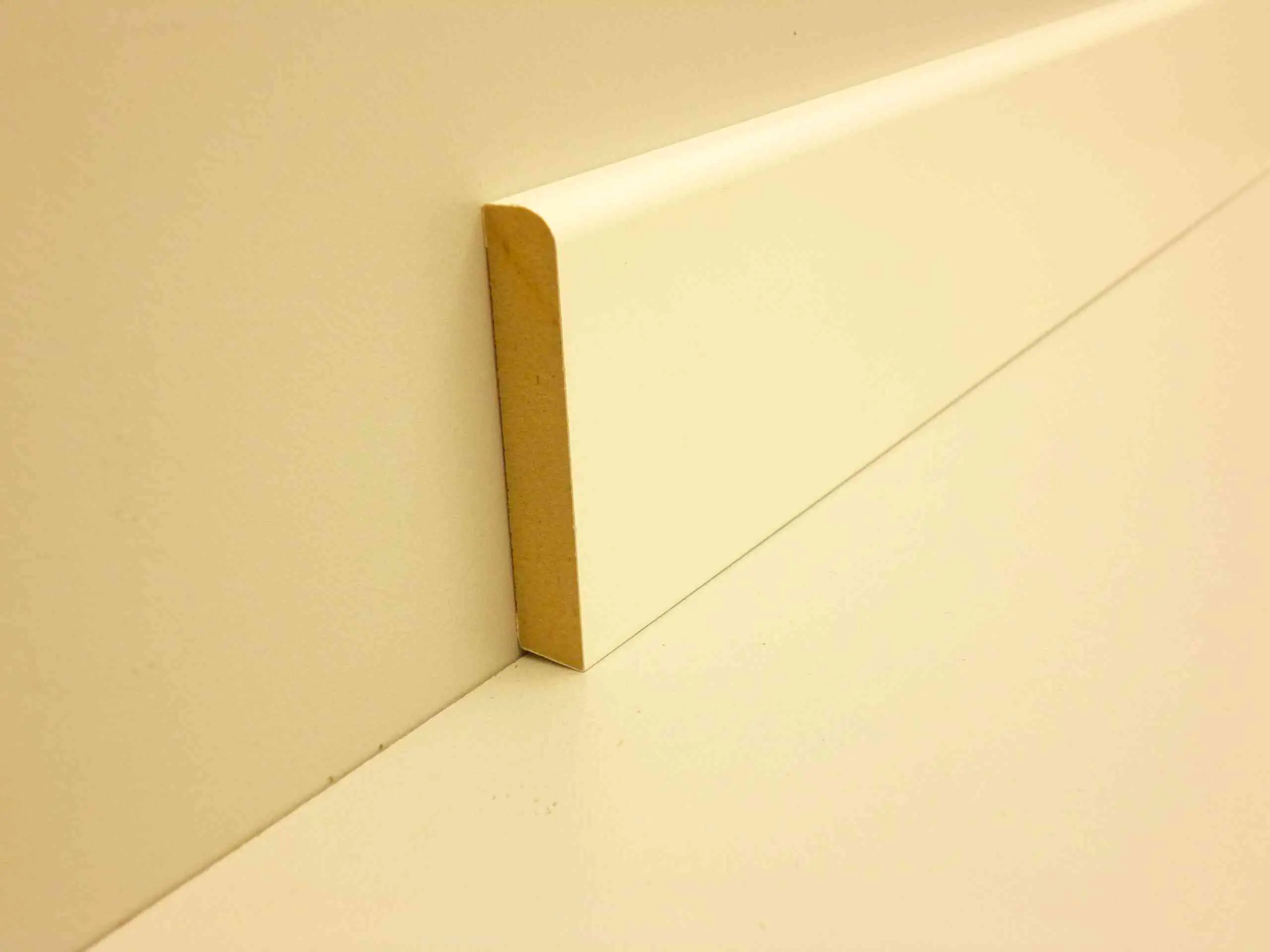 B.S. Bauprogramm Sockelleiste 260 cm 58 x 10 mm Creme supermatt