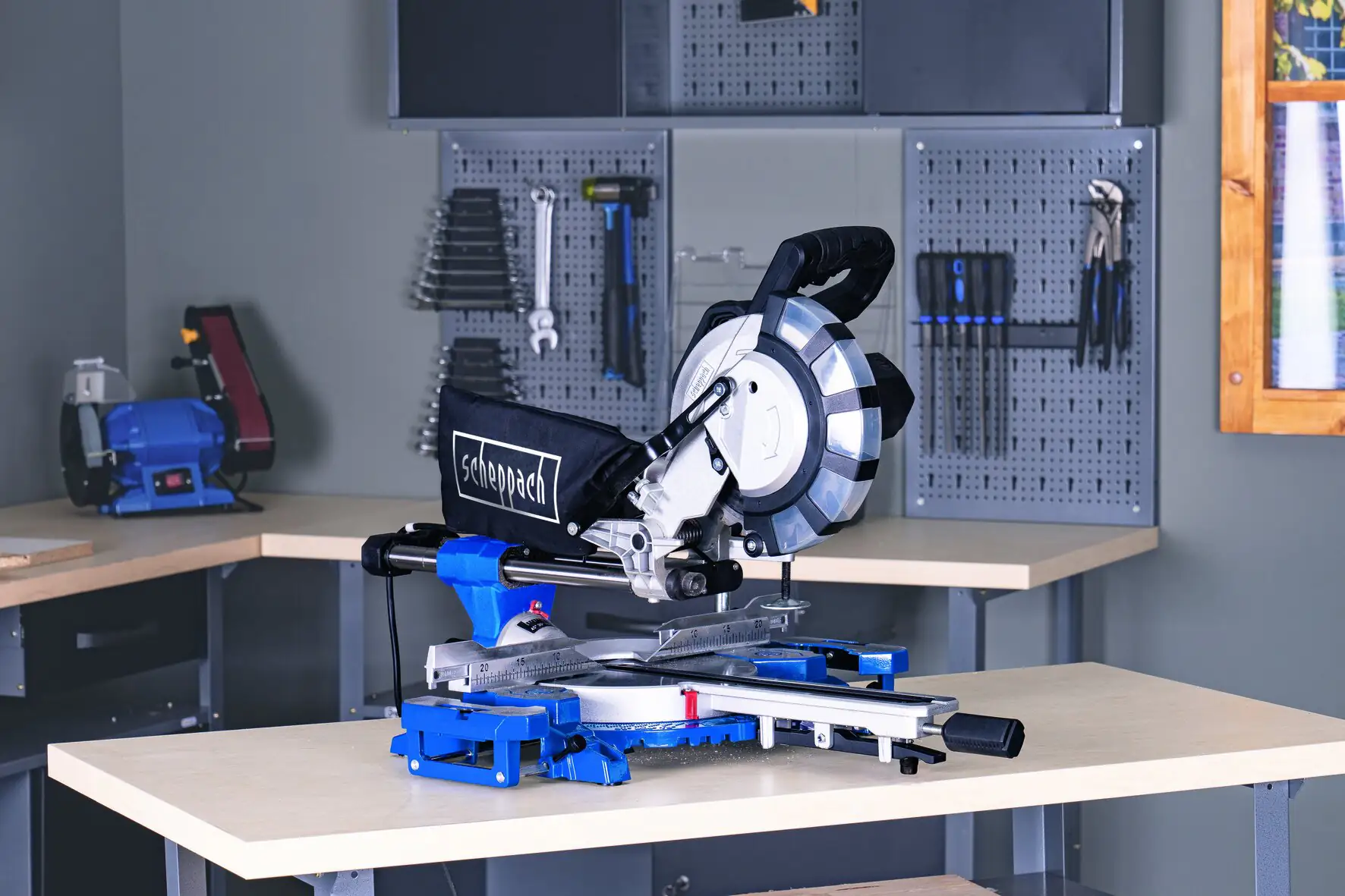 Scheppach Kappzugsäge HM 216 SPX 2.000 W, Lasermarkierhilfe Scheppach Kappzugsäge HM 216 SPX 2.000 W, Lasermarkierhilfe