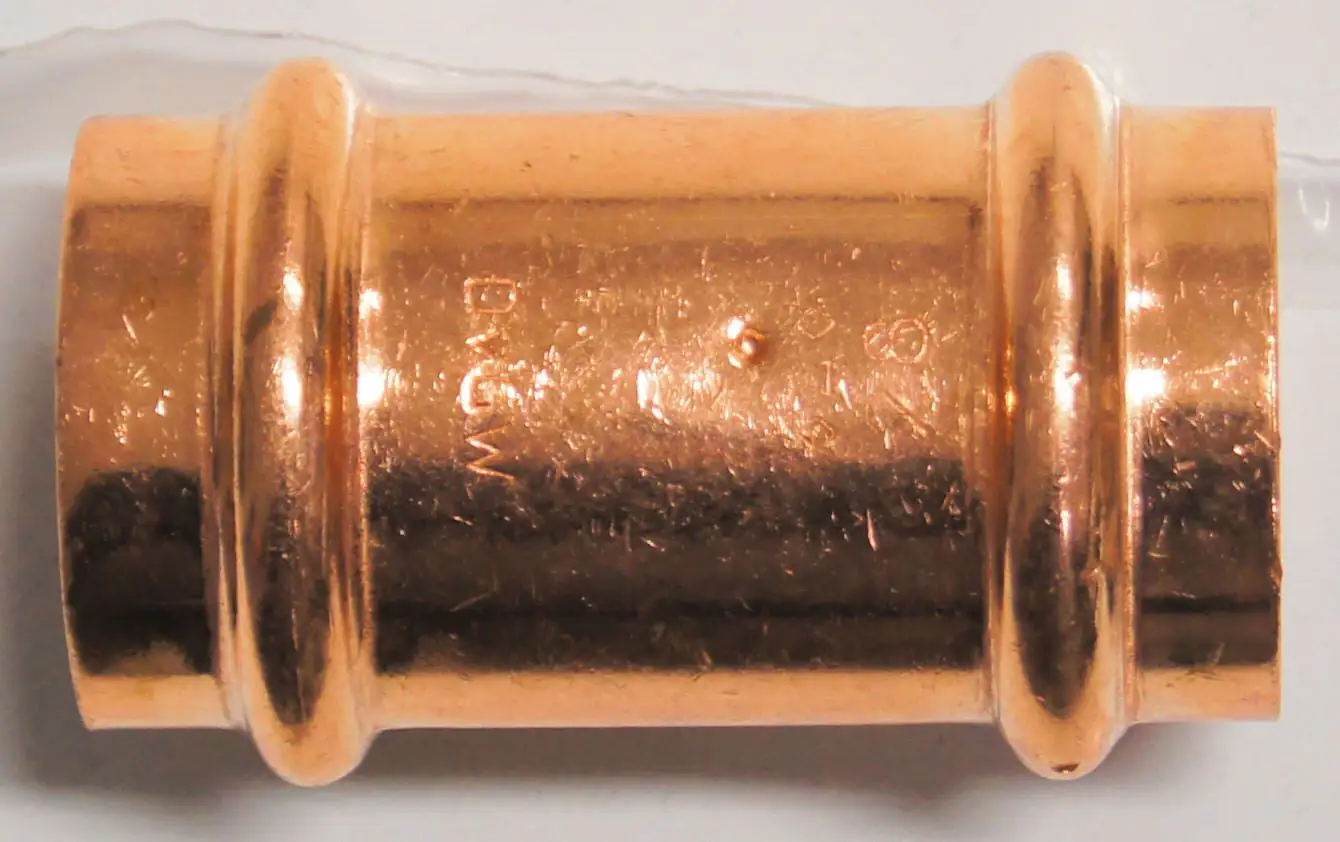 4035300904754 Cornat Press-Muffe Kupfer, ø 28 mm