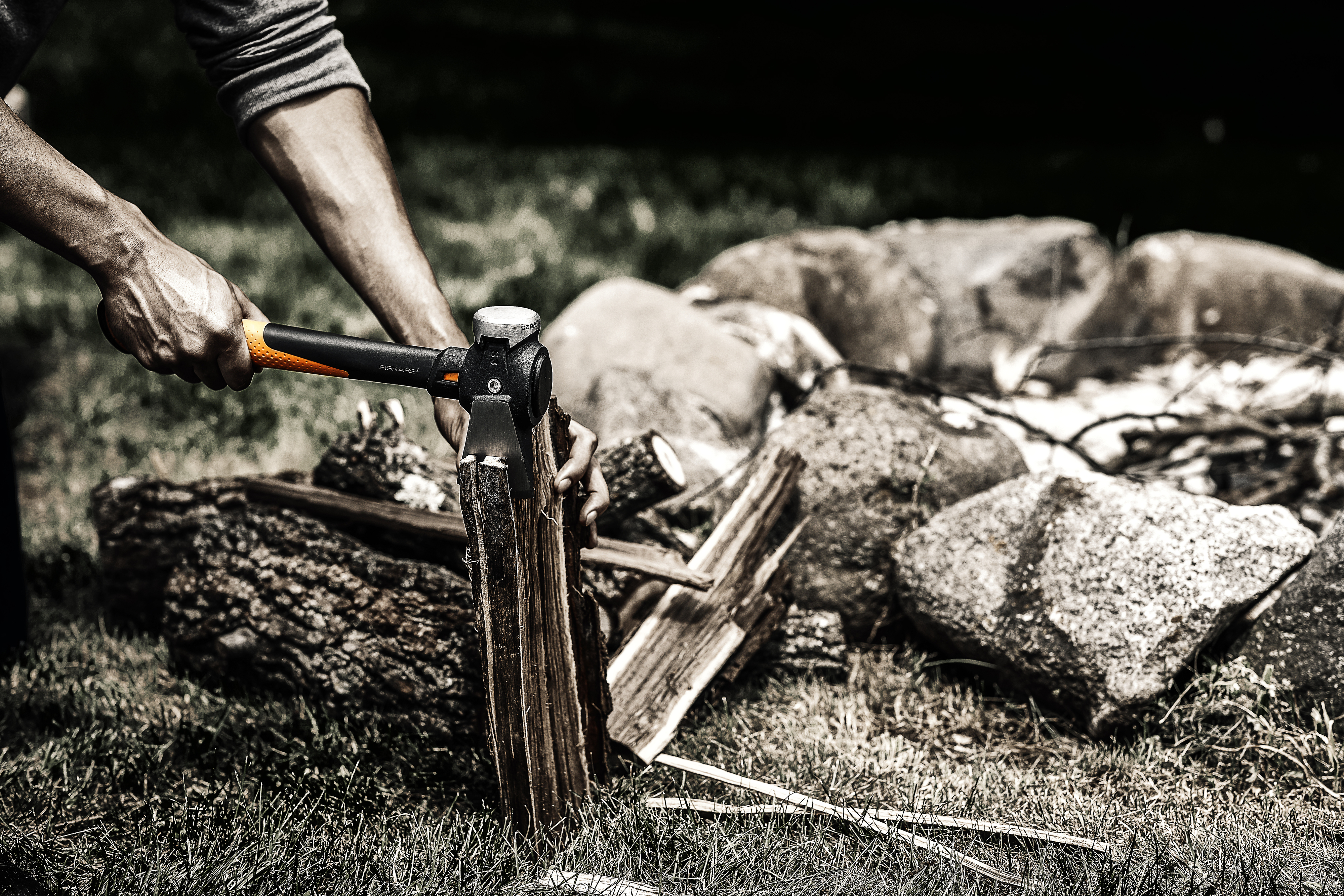 Fiskars Pro Bauaxt IsoCore S 36 cm inkl. Holster