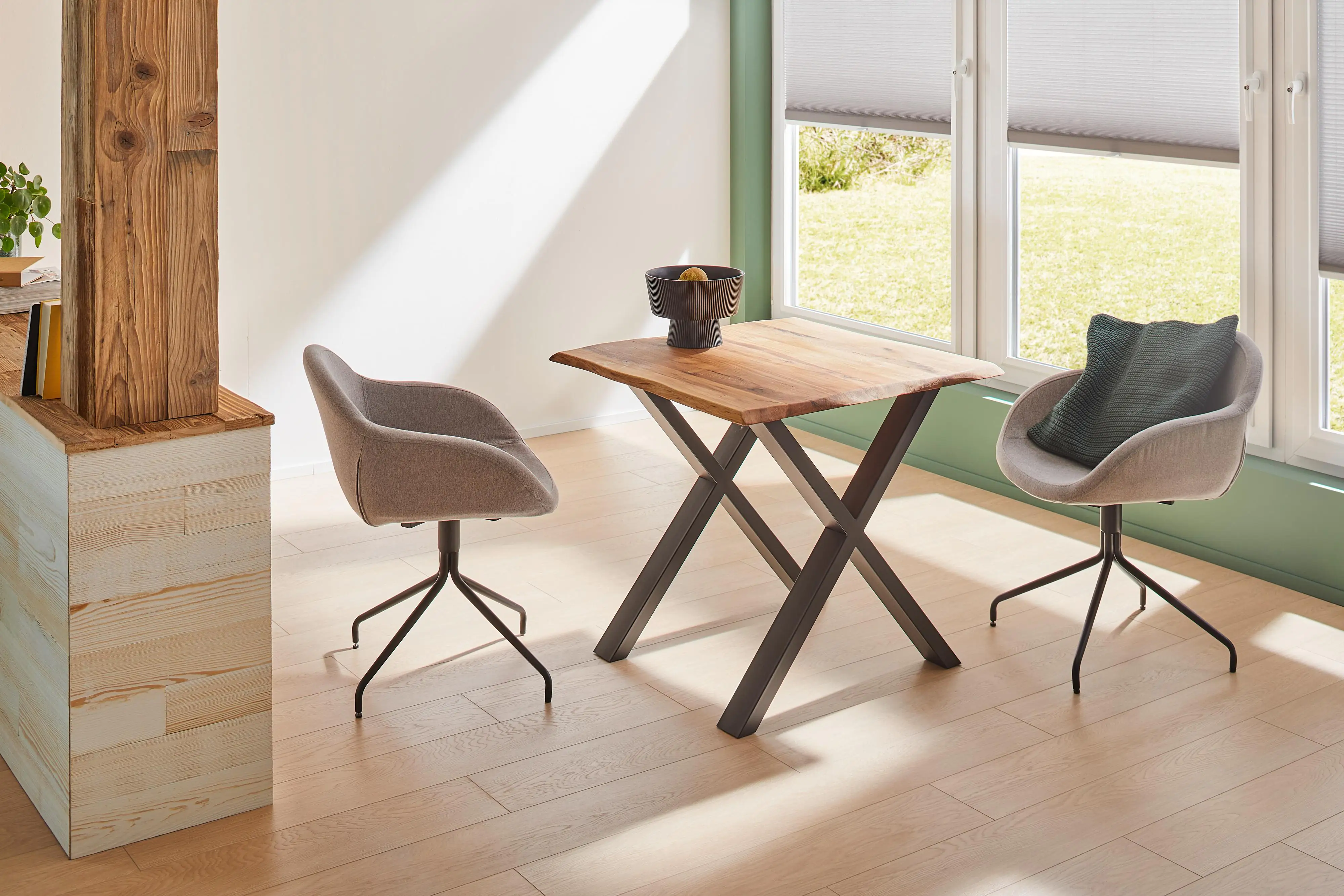 Tischplatte Eiche massiv 90 x 90 cm 38 mm mit natürlicher Kante Tischplatte Eiche massiv 90 x 90 cm 38 mm mit natürlicher Kante