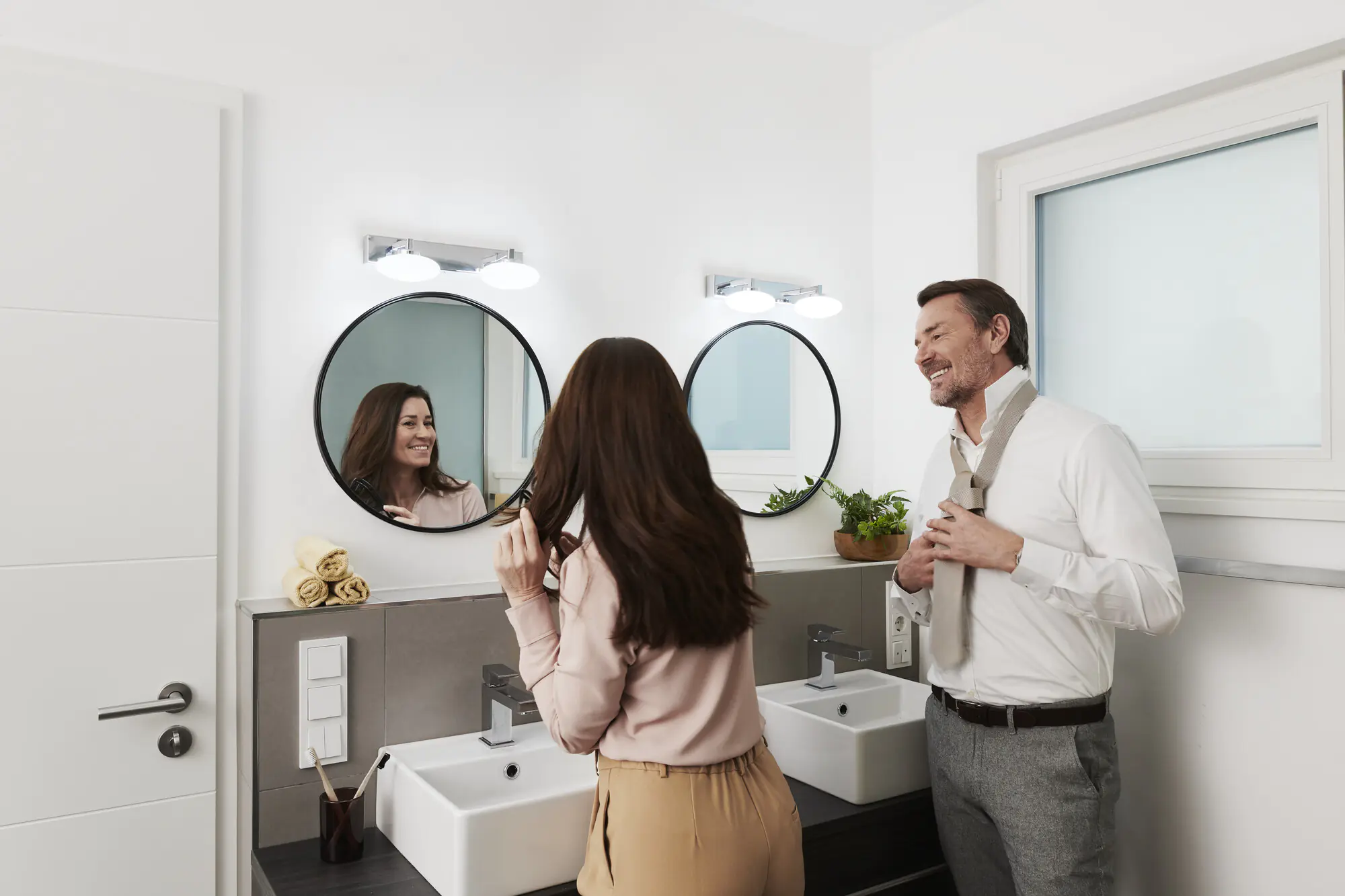 Ledvance Smart+ LED Badleuchte Orbis Elypse silber 34 x 8,8 cm 12 W dimmbar