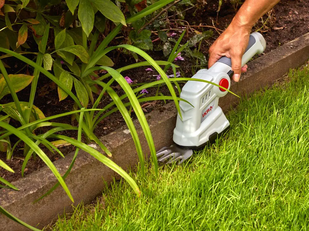 Ikra Akku Gras- und Strauchschere IGBS 3.6 USB, inkl. Ladegerät Ikra Akku Gras- und Strauchschere IGBS 3.6 USB, inkl. Ladegerät