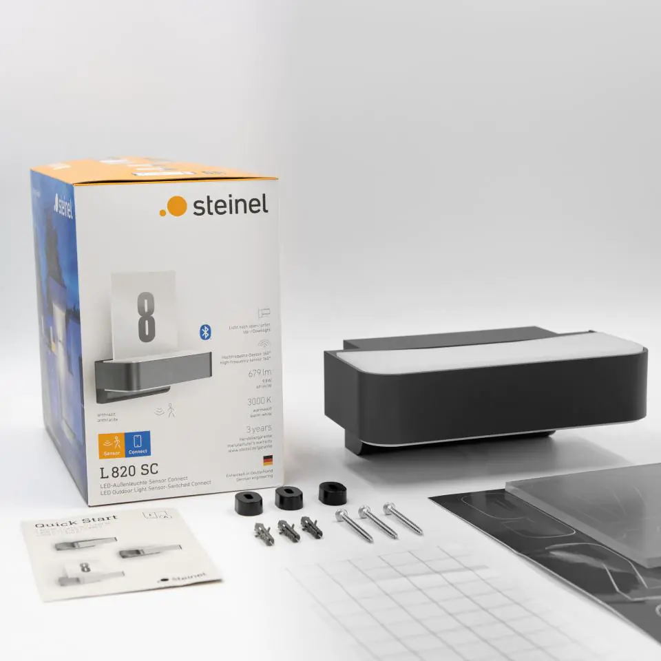 Steinel LED Aussenleuchte Sensor L820 SC SI 9,8W, silber