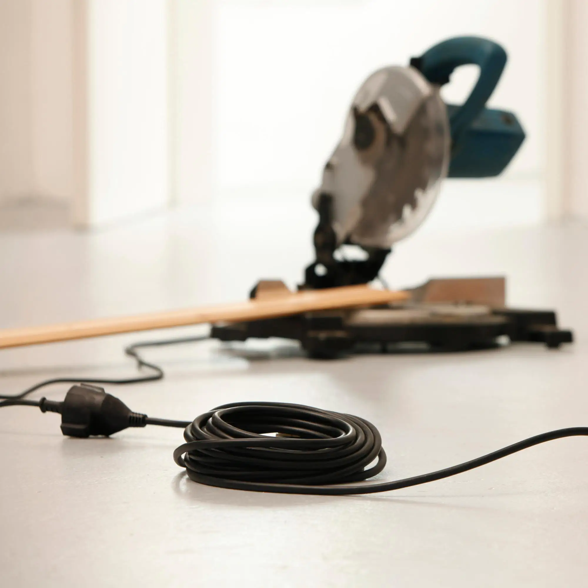 Unitec Verlängerungskabel Innen 10 Meter H05VV-F 3G1,5 ,schwarz