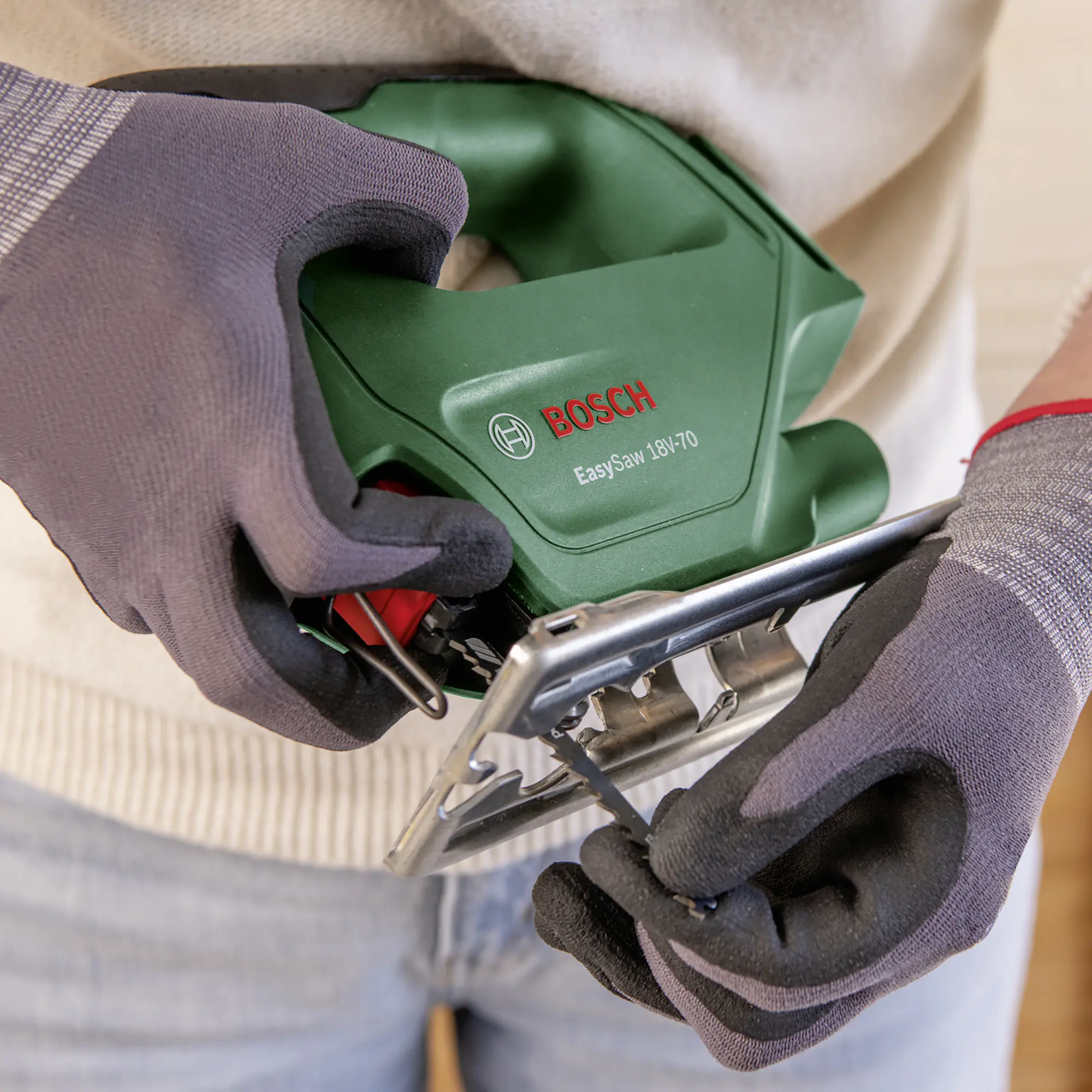 Bosch Akku-Stichsäge EasySaw 18V-70 2-Ah-Akku & Ladegerät