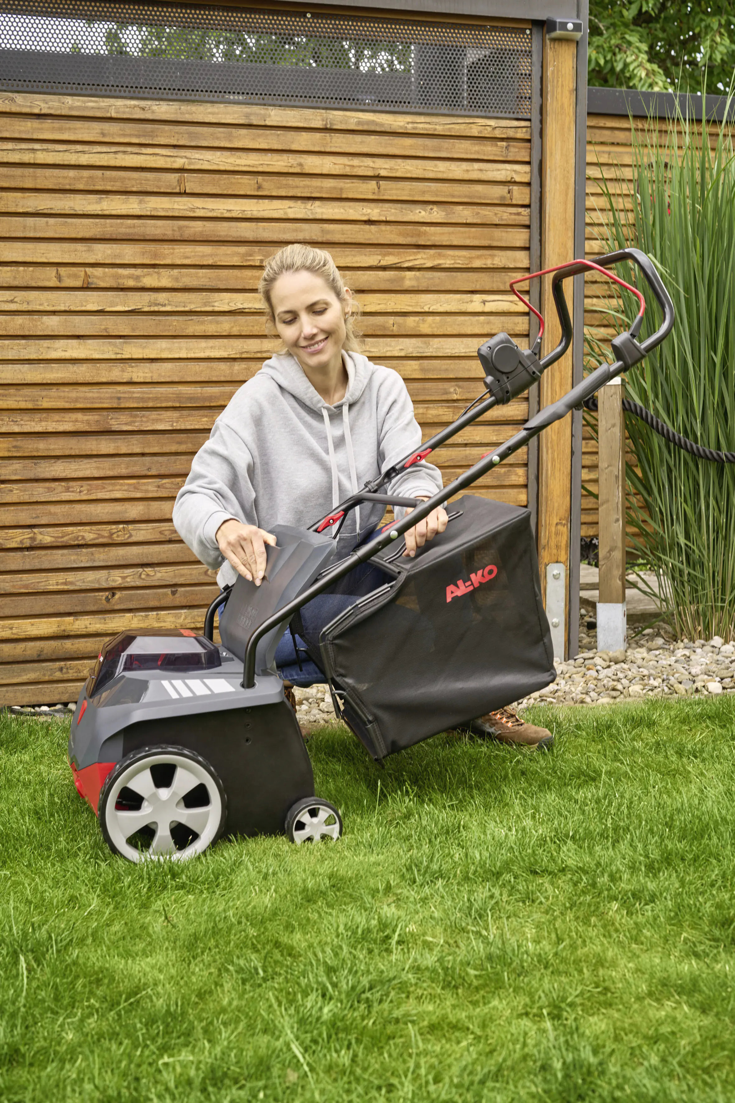 AL-KO Akku-Vertikutierer 38.6 Li Combi Care 18 V/36 V Solo 38 cm Arbeitsbreite bis 400 m²