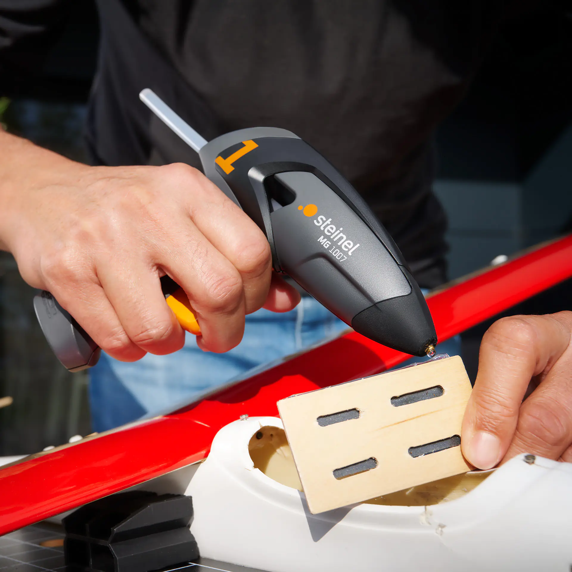 Steinel Heißklebepistole MobileGlue 1007 inkl. 3 Klebesticks