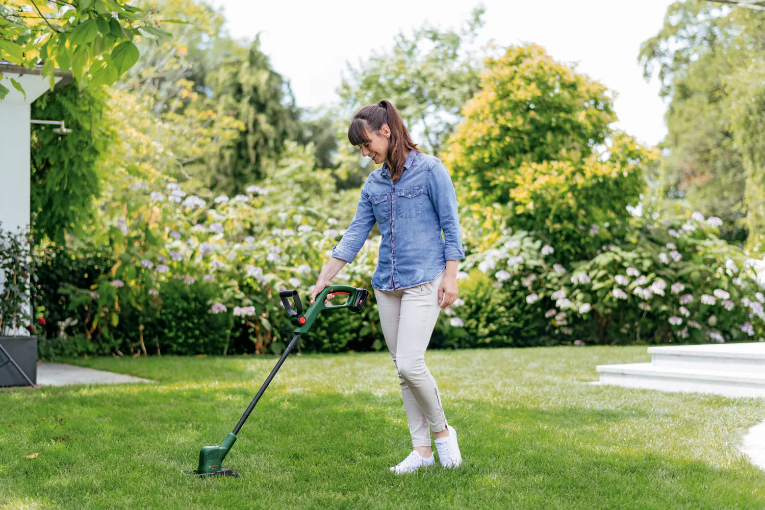 Bosch Akku-Rasentrimmer UniversalGrassCut 18V-26 Solo inkl. 2 Spulen 26 cm Schnittkreis