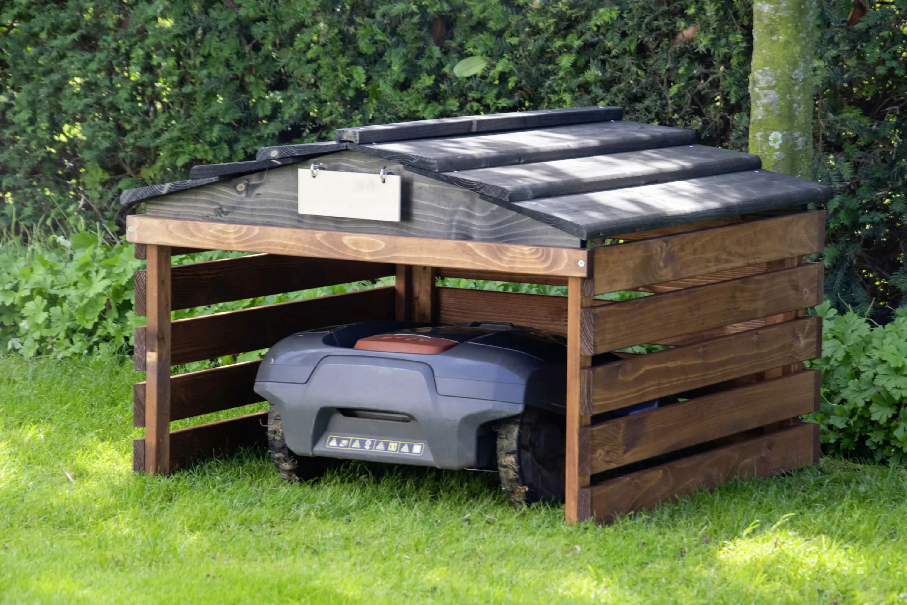 Dobar Mähroboter-Garage mit Schild braun schwarz 78,5 x 74 x 52,5 cm