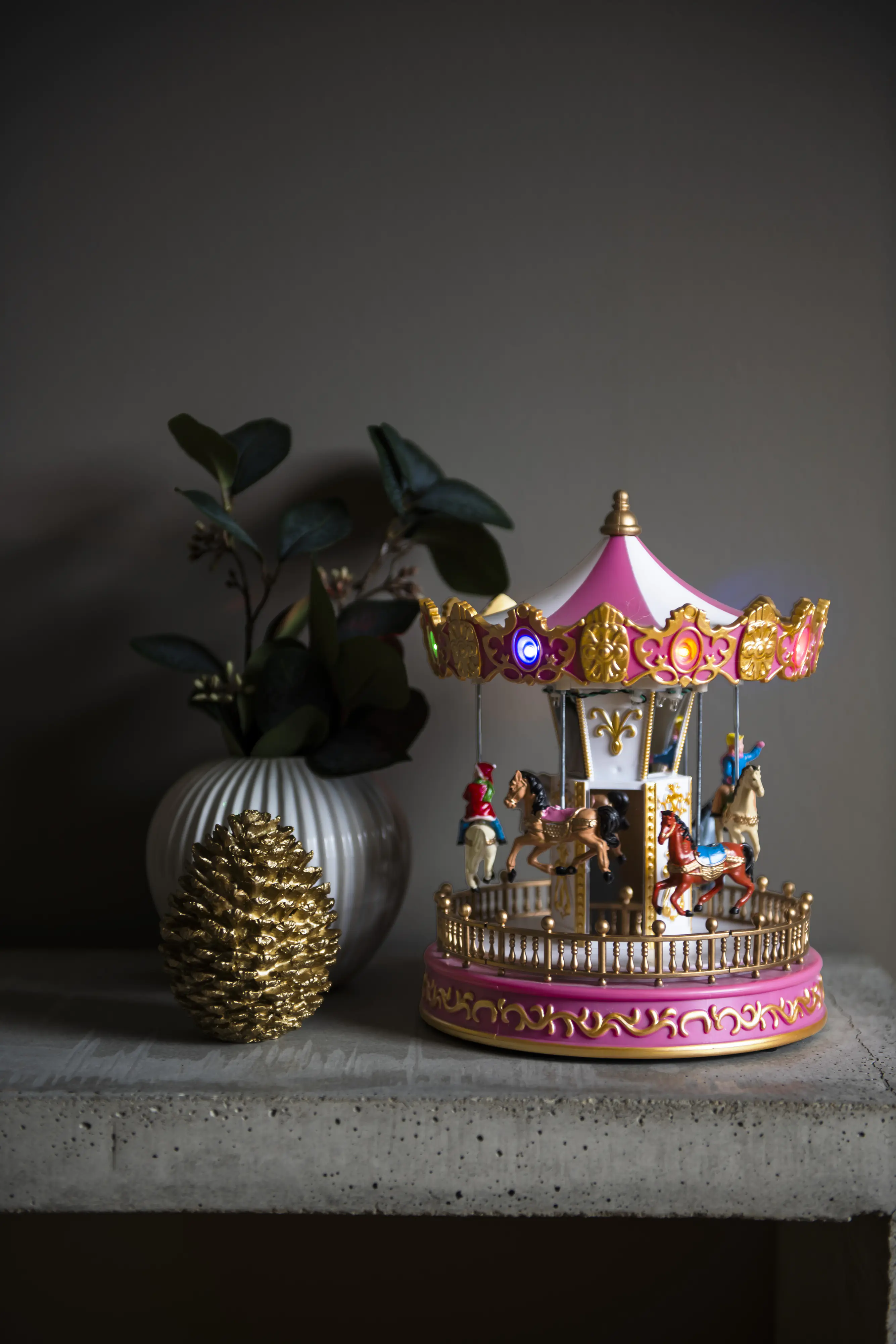 Konstsmide LED Szenerie Pferdekarussell mit Musik Innen 14 bunte Dioden