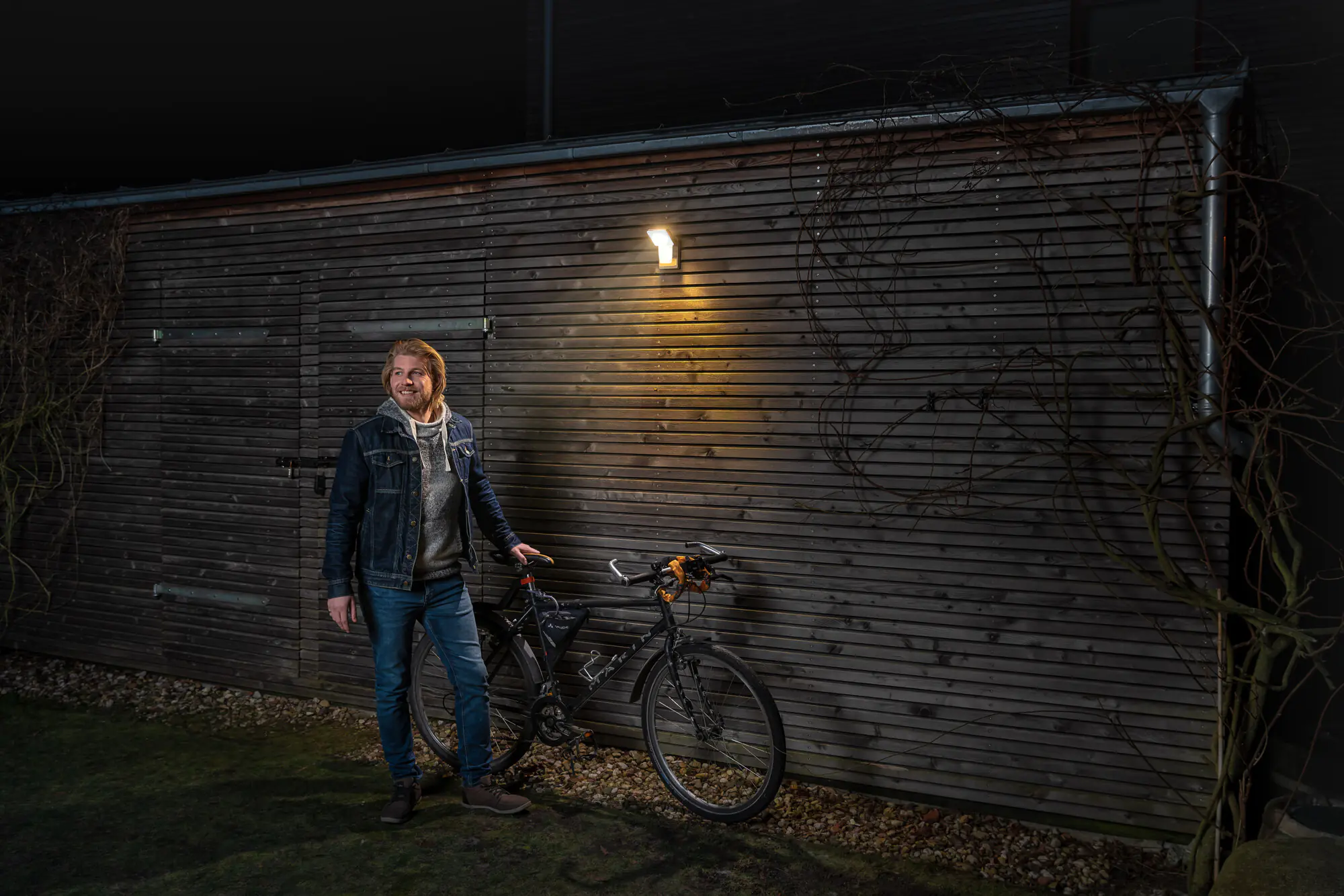 Ledvance LED Außenleuchte Endura Pro Spot Sensor weiß