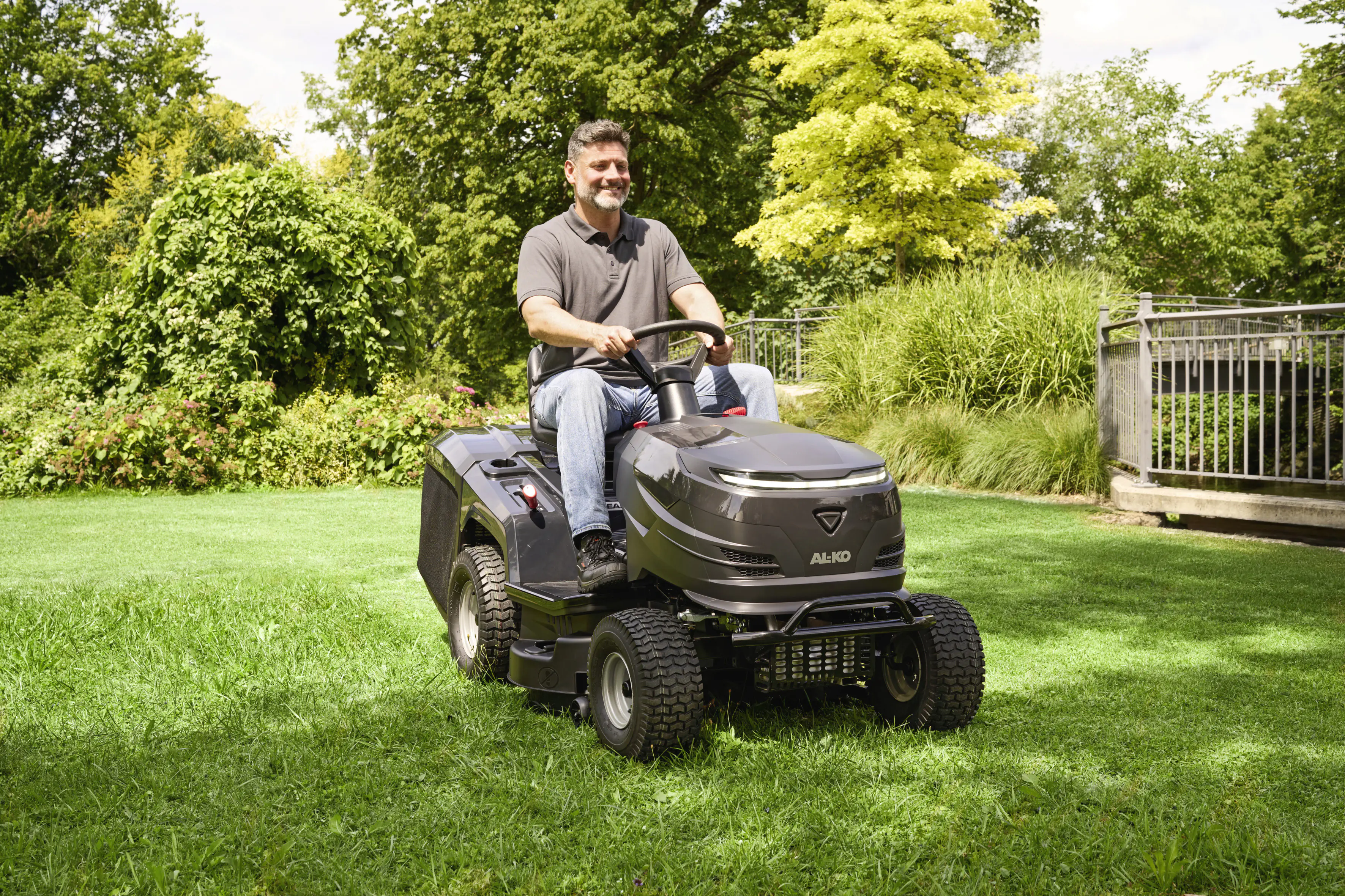  AL-KO Benzin-Rasentraktor Easy 13-86.6 M-A 7,2 kW - Schnittbreite 86 cm Heckauswurf