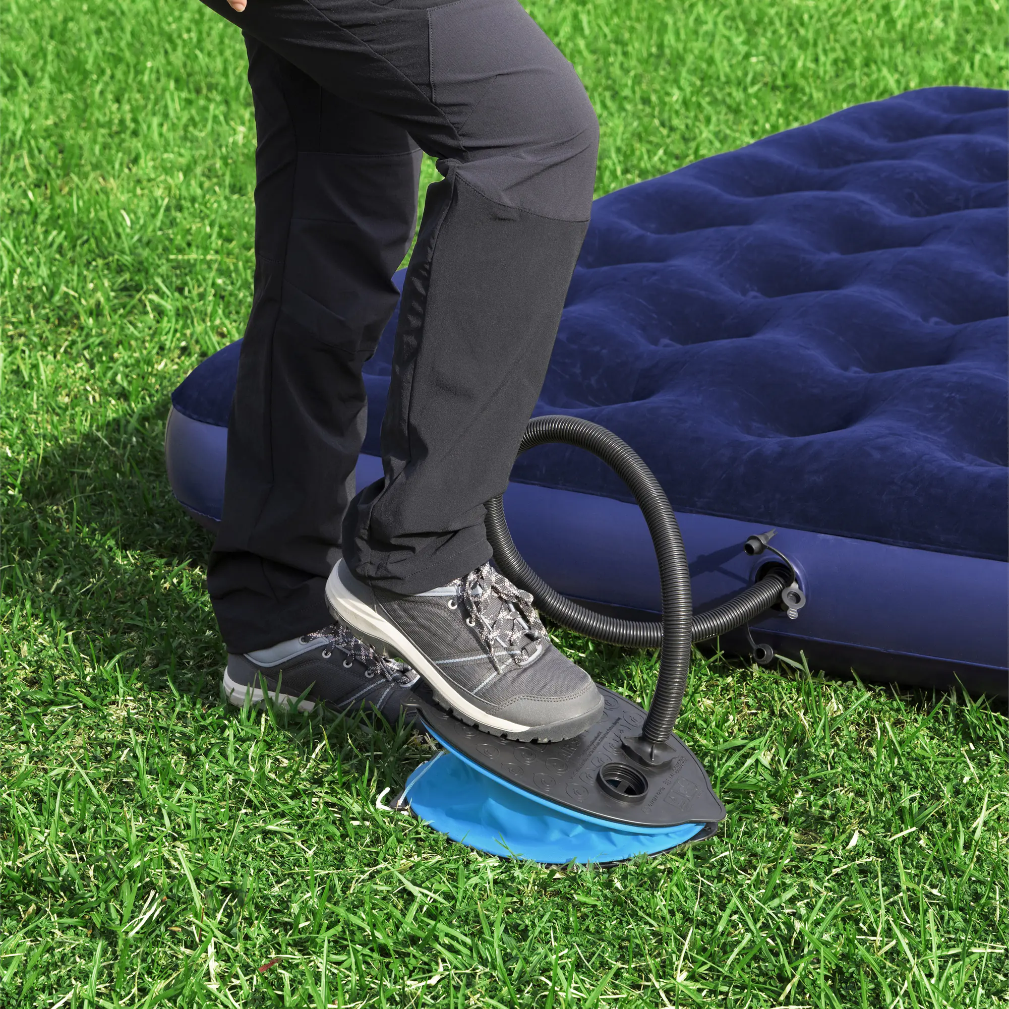 Bestway Fußpumpe Air Step blau-schwarz 1,4 L Bestway Fußpumpe Air Step blau-schwarz 1,4 L