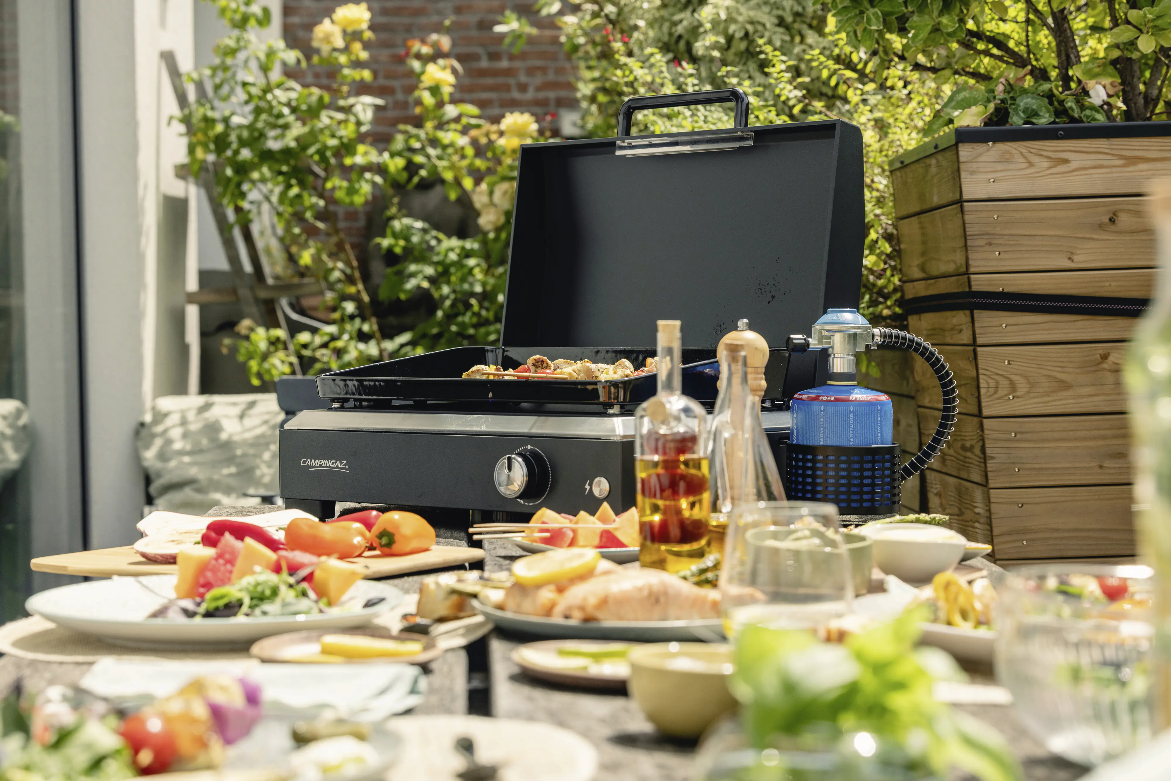 Campingaz Tischgrill Plancha Sigma mit Deckel 2,8 kW 66 x 46 x 51 cm silber-schwarz