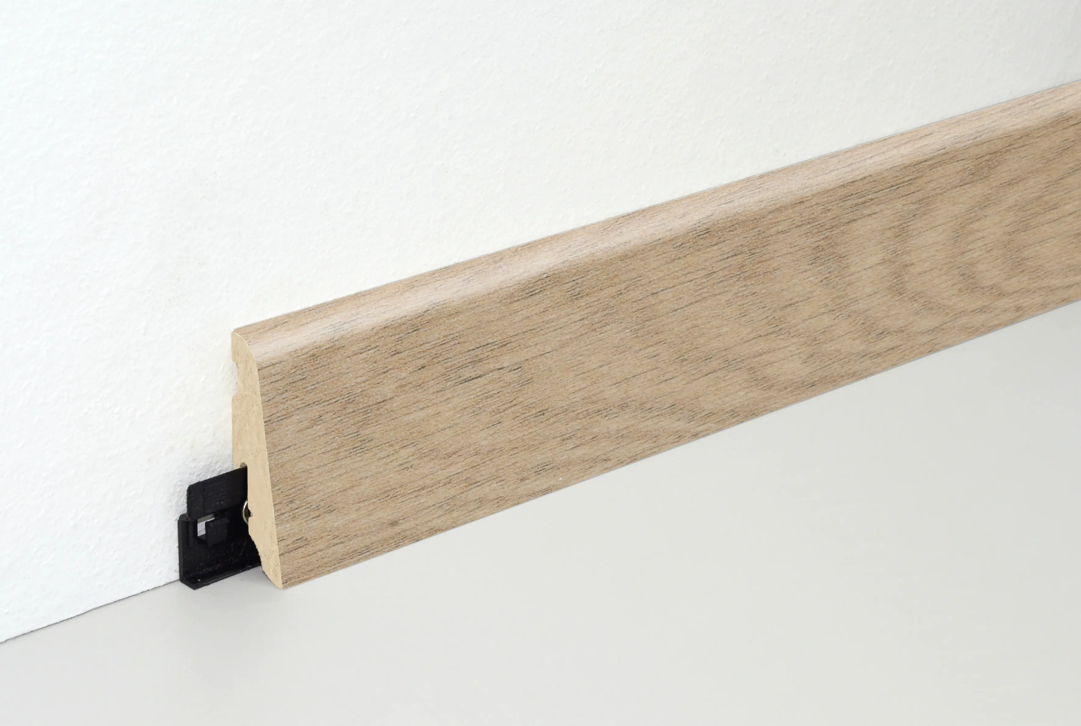 Neuhofer Fußleiste 240 cm 58 x 19 mm Schatteneiche