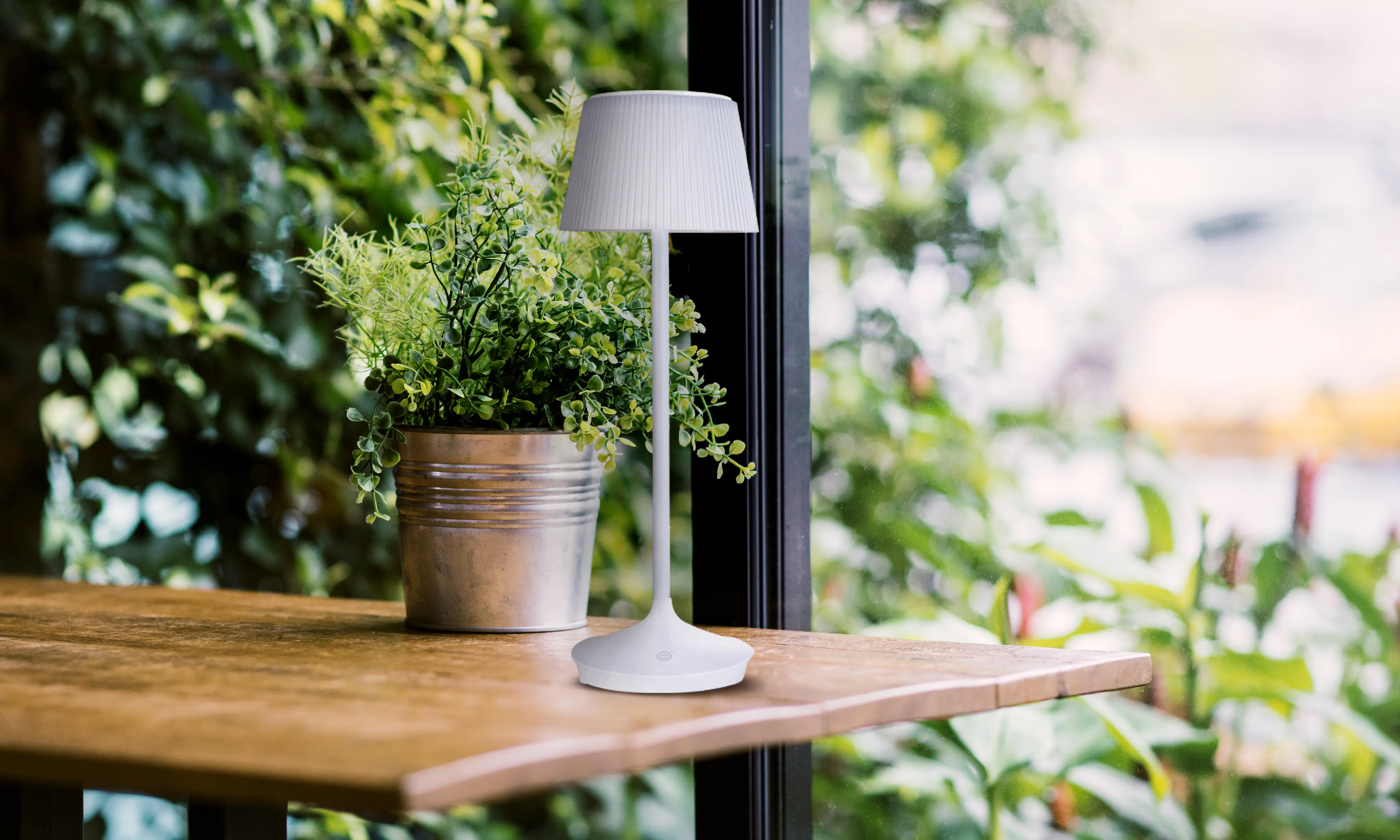 Light & More Solar-Tischleuchte Emmi weiß 38 x 13 cm Light & More Solar-Tischleuchte Emmi weiß 38 x 13 cm