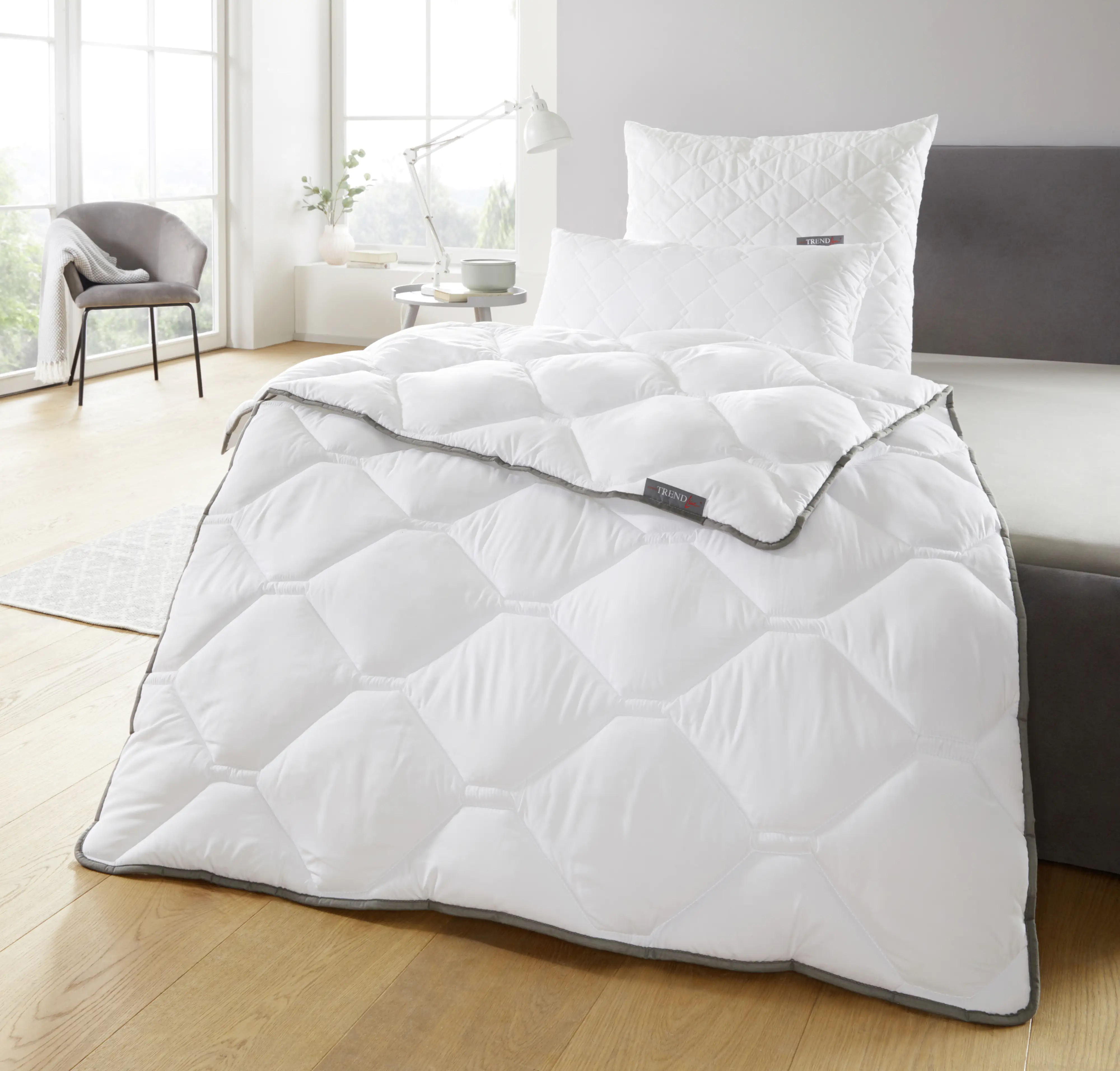 Badenia Trendline Steppbett Micro Mono weiß, 155 x 220 cm Badenia Trendline Steppbett Micro Mono weiß, 155 x 220 cm