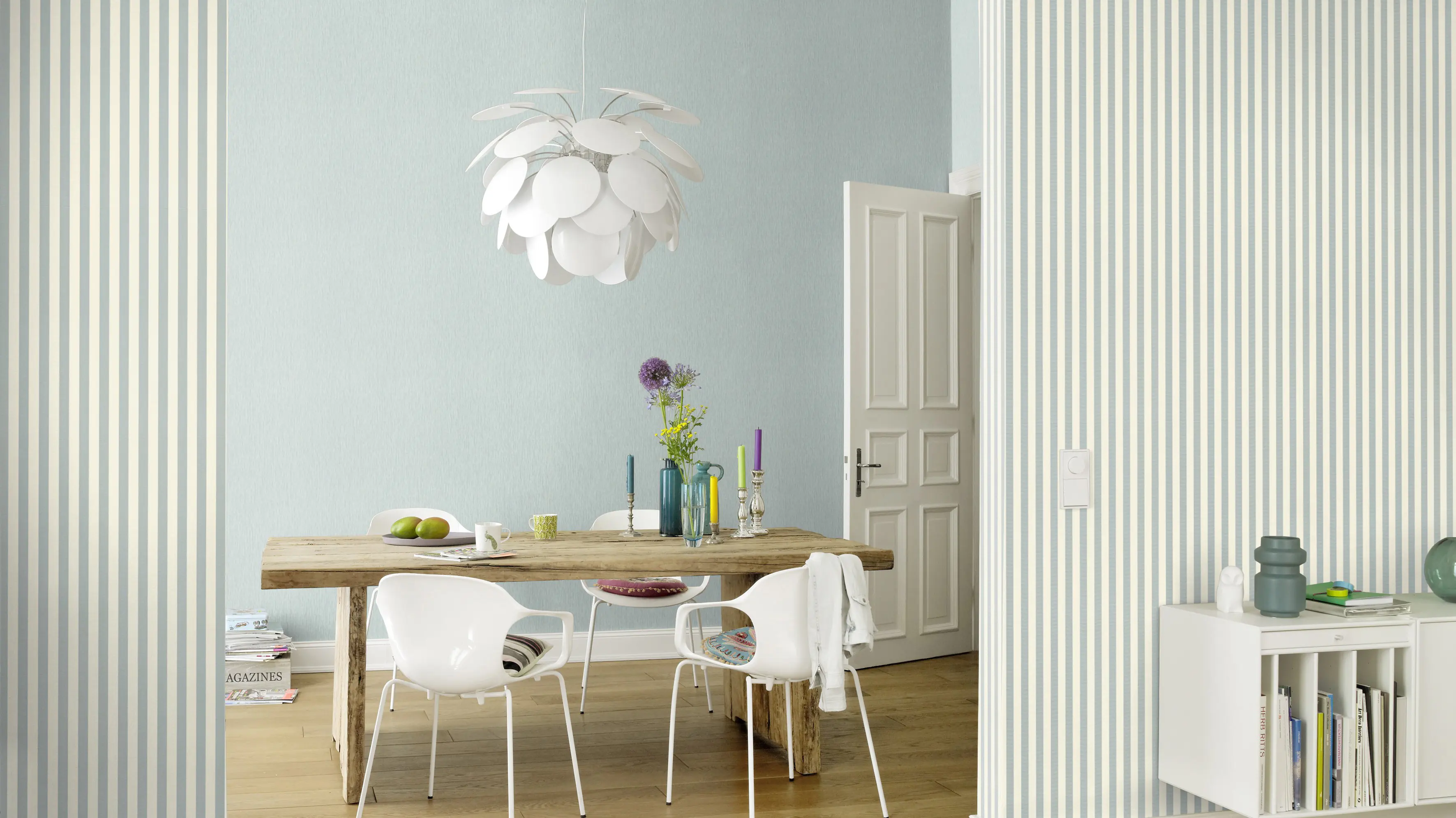 Rasch Vliestapete 570328 Trianon XIII streifen weiß-blau, 10,05 x 0,53 m