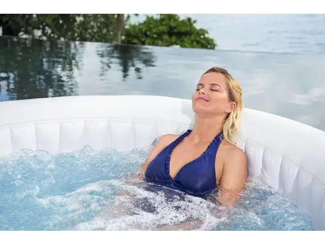 Bestway LAY-Z-SPA Bahamas AirJet für bis zu 4 Personen Bestway LAY-Z-SPA Bahamas AirJet für bis zu 4 Personen