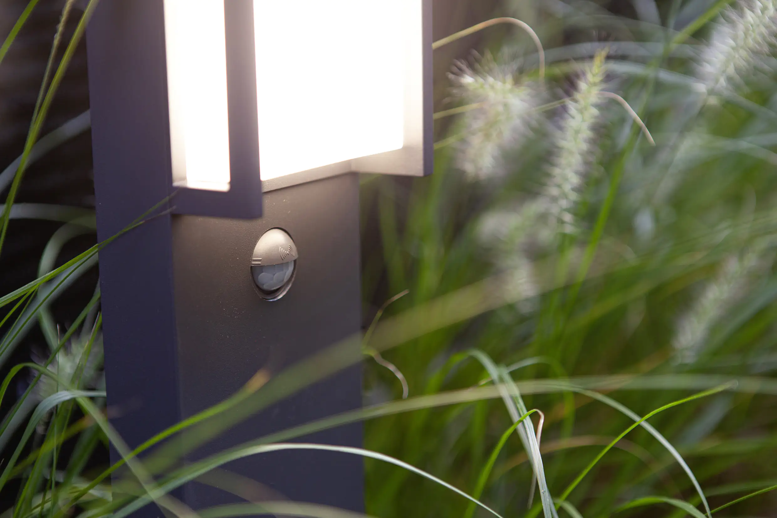 Lutec LED Sensor-Wegeleuchte Qubo anthrazit Bewegungsmelder IP54