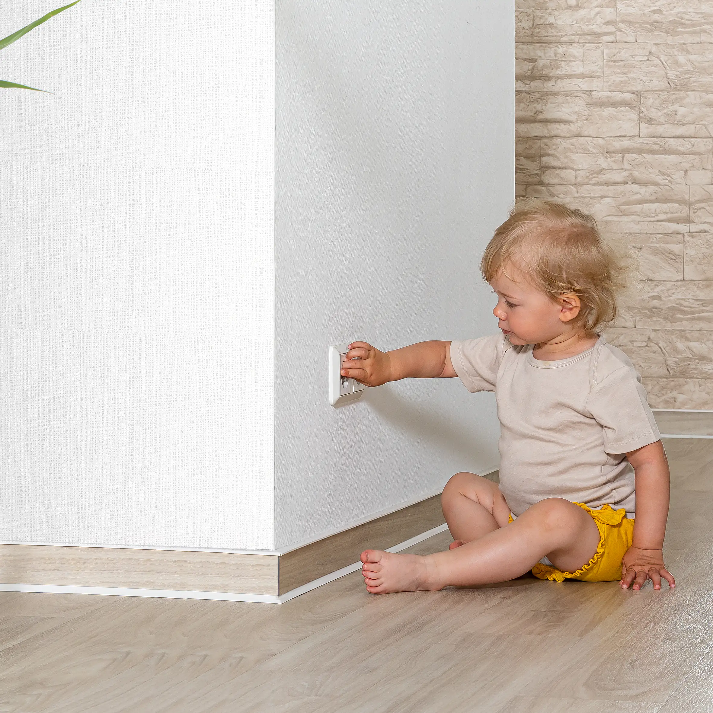 Reer Steckdosenschutz transparent transparent, klebbar, 10 Stück Reer Steckdosenschutz transparent transparent, klebbar, 10 Stück