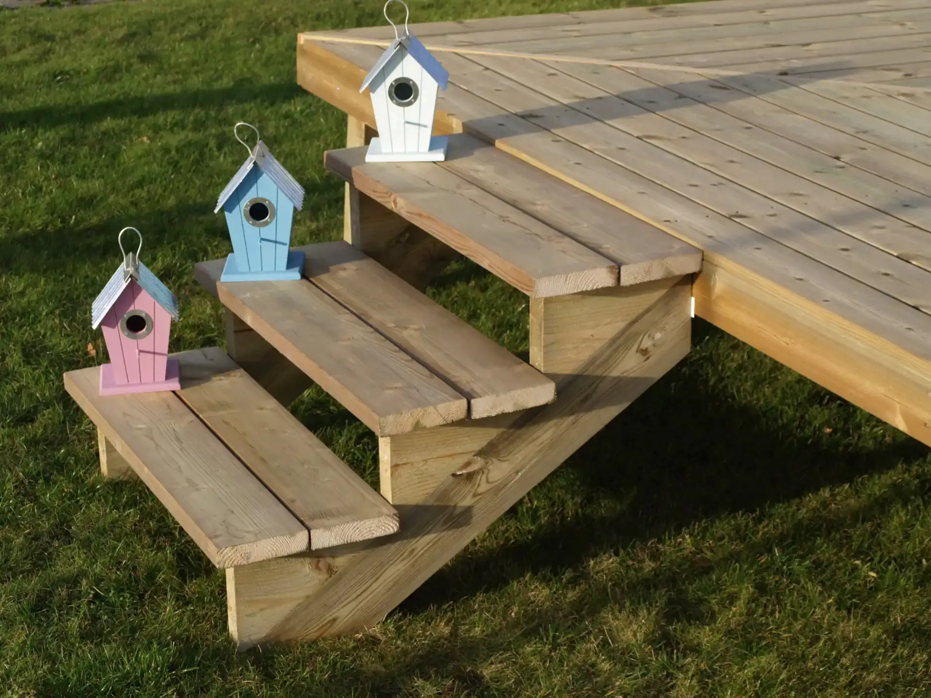 Plus Treppenwange Kiefer 13 cm Stufenhöhe mit Beschlag Plus Treppenwange Kiefer 13 cm Stufenhöhe mit Beschlag