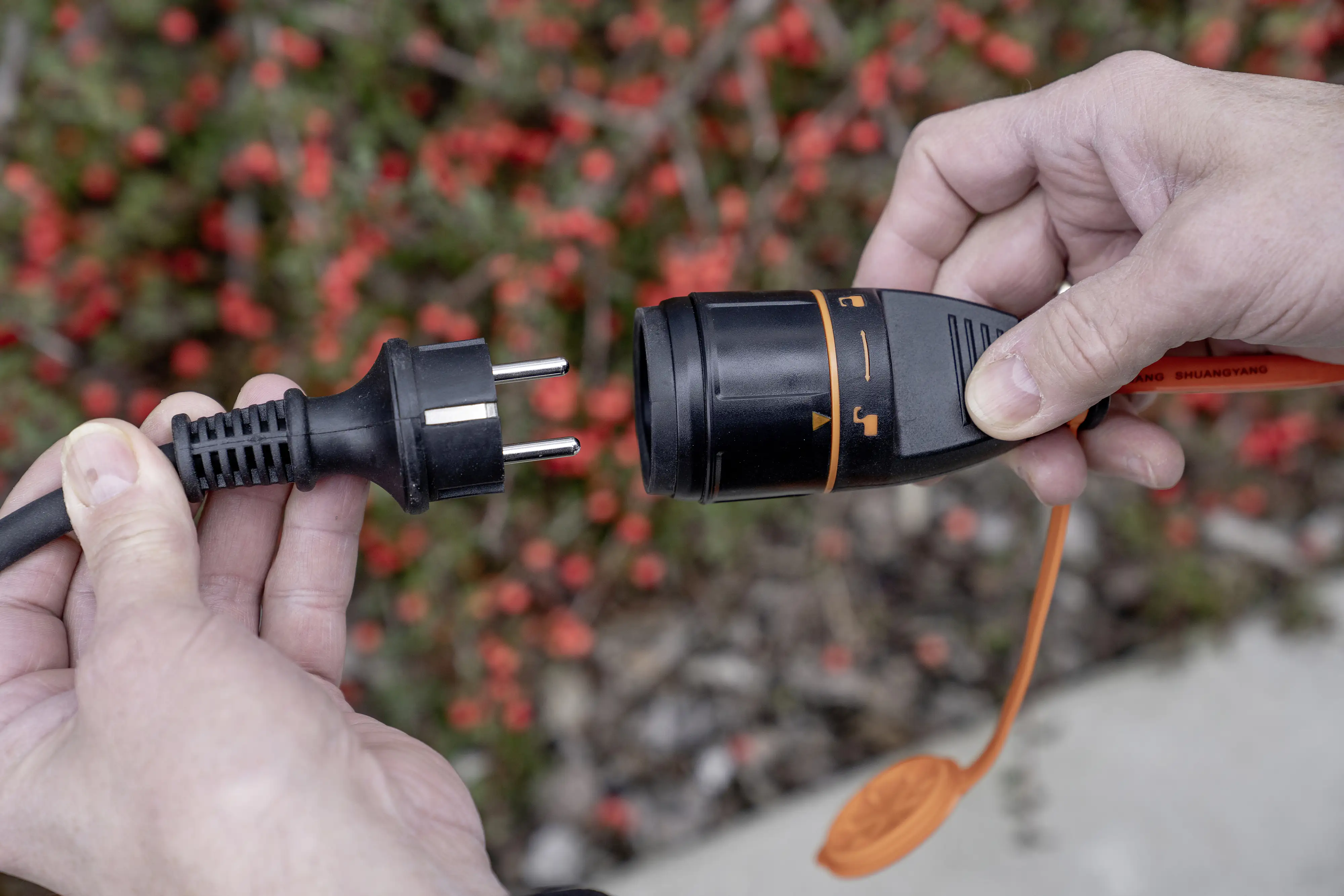 Unitec BQ-Verlängerungskabel Außen 20 Meter HO7BQ-F 3G1,5, orange, IP44