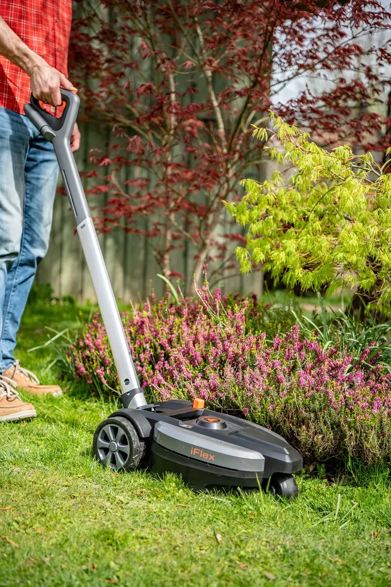 Yard Force Akku Einhandmäher iFlex 12 V / 4 Ah + 4 Ah Akku Yard Force Akku Einhandmäher iFlex 12 V / 4 Ah + 4 Ah Akku