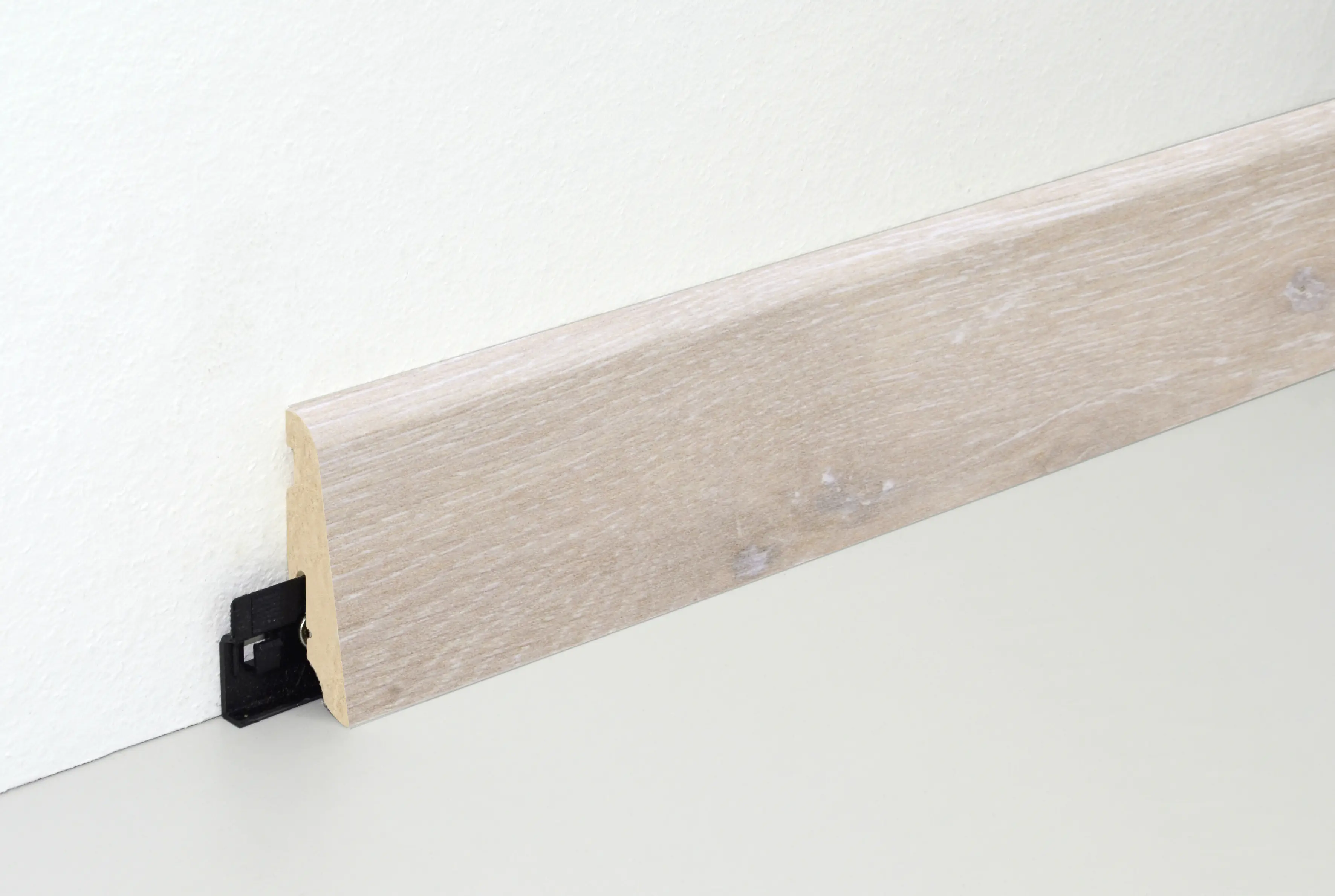 Neuhofer Fußleiste 240 cm 58 x 19 mm Caucasus