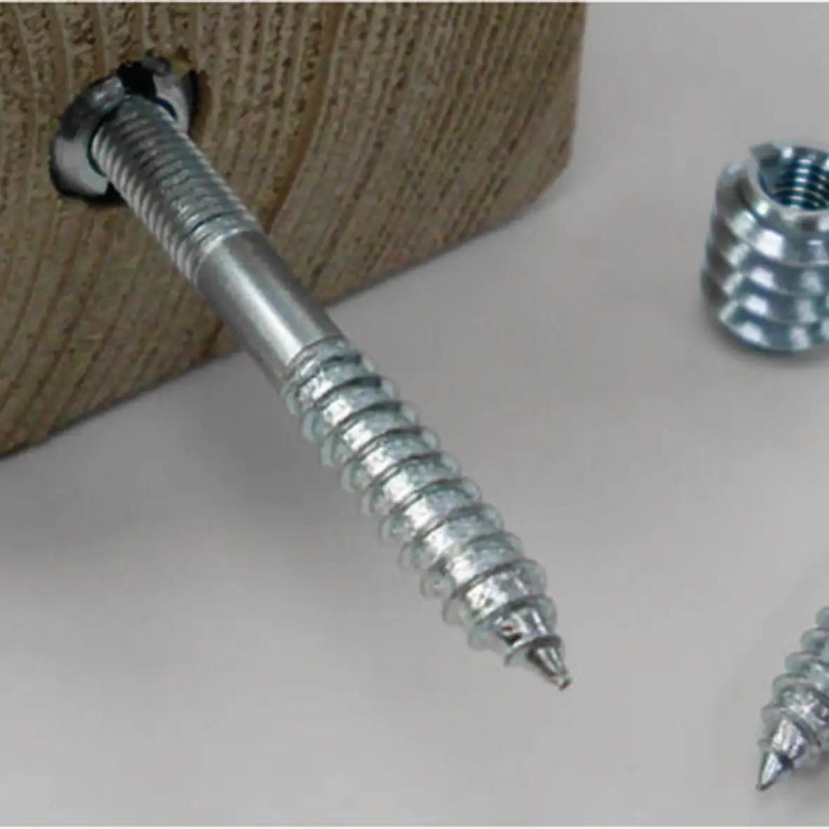 Einschraubmutter M4 x 10 mm