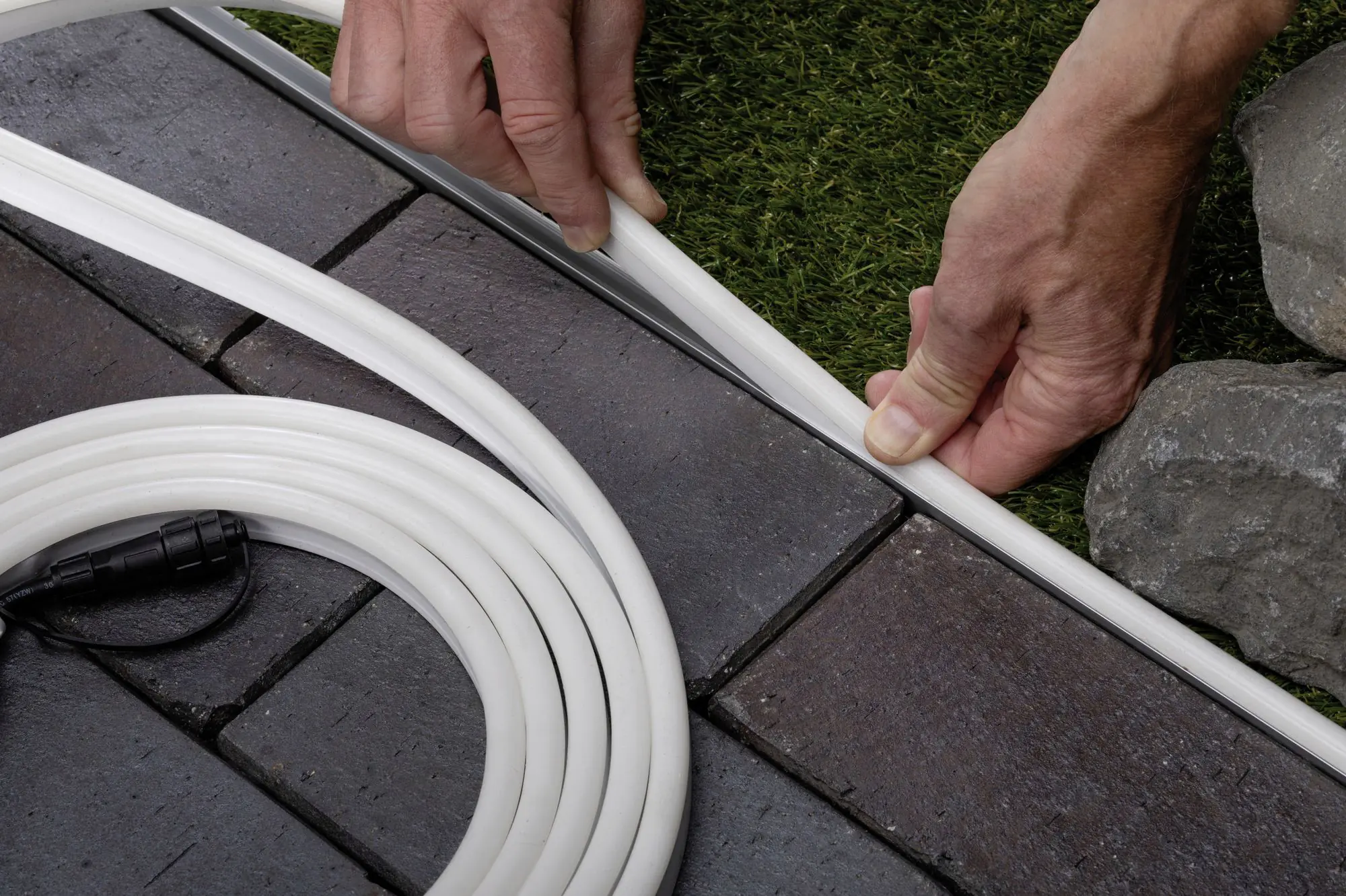 Paulmann Plug & Shine Stripe Smooth Outdoor 2 m schwarz dimmbar