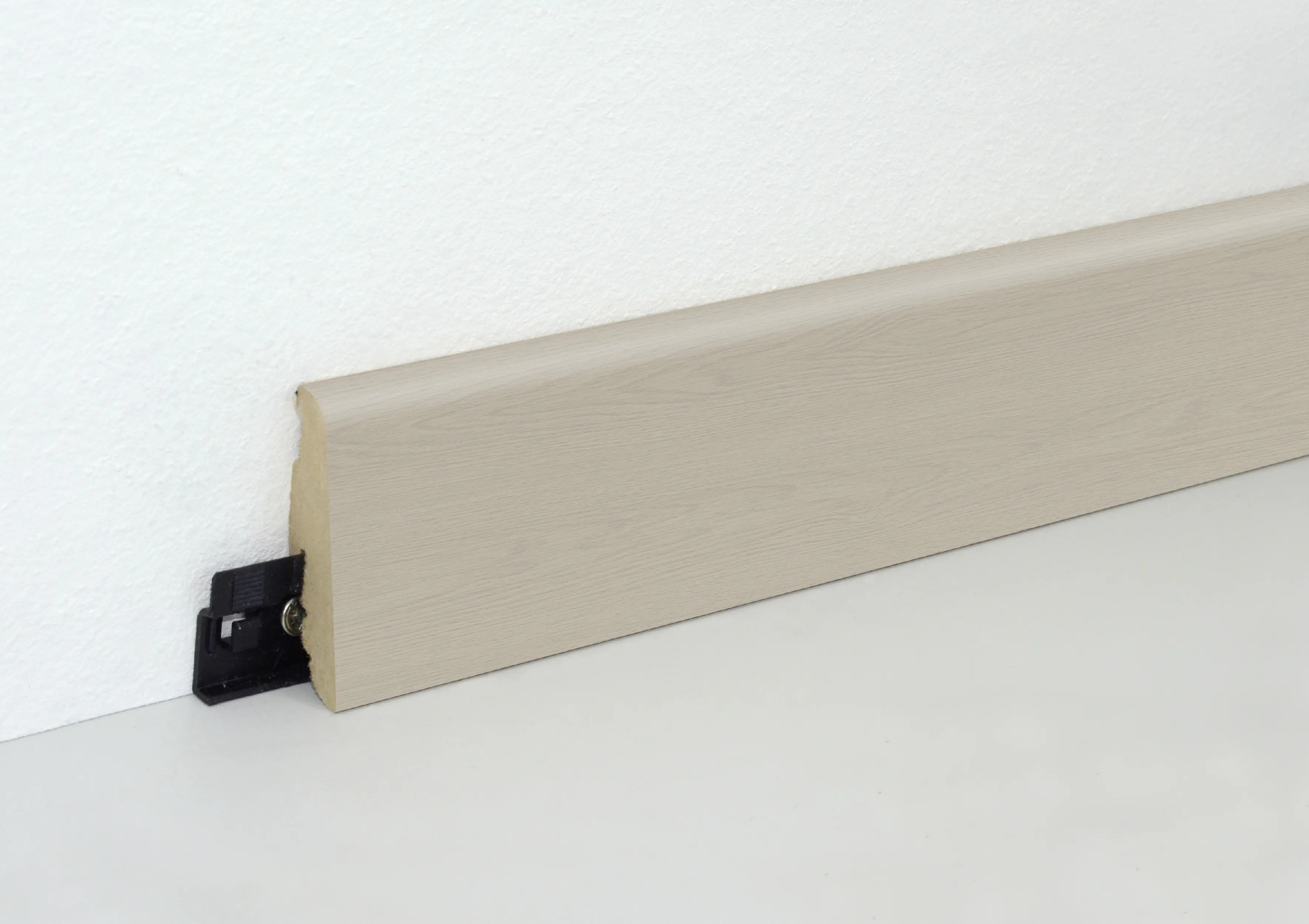 Neuhofer Fußleiste 240 cm 58 x 19 mm Eiche elegance