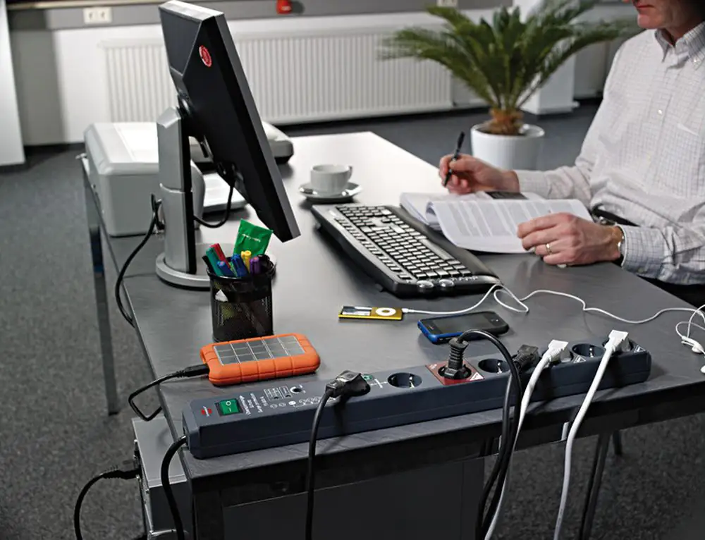 Brennenstuhl Steckdosenleiste 8-fach 3m Überspannungsschutz Master Slave