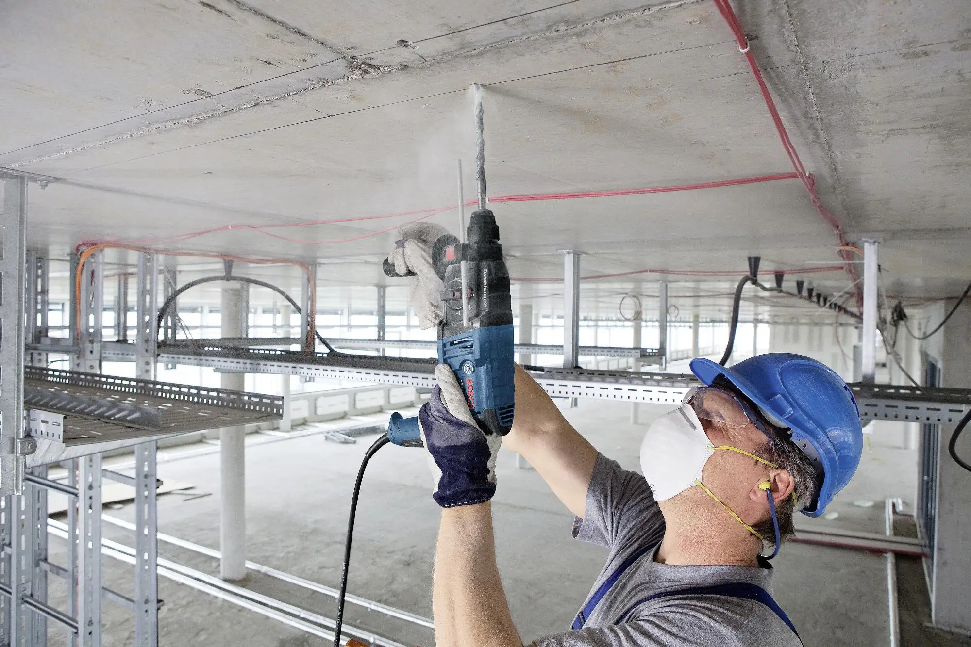 Bosch Professional Bohrhammer GBH 2-20 D