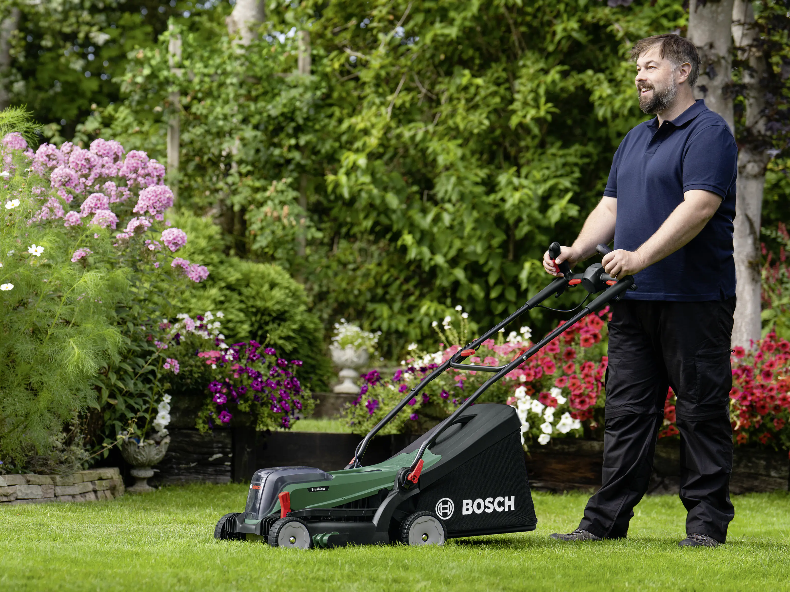 Bosch Akku-Rasenmäher UniversalRotak 2 x 18 V 37 cm Schnittbreite Solo