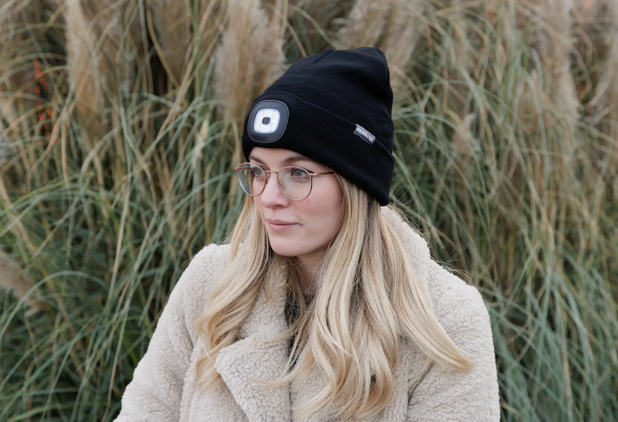 Primaster Mütze Beanie mit LED-Licht laden per USB Primaster Mütze Beanie mit LED-Licht laden per USB