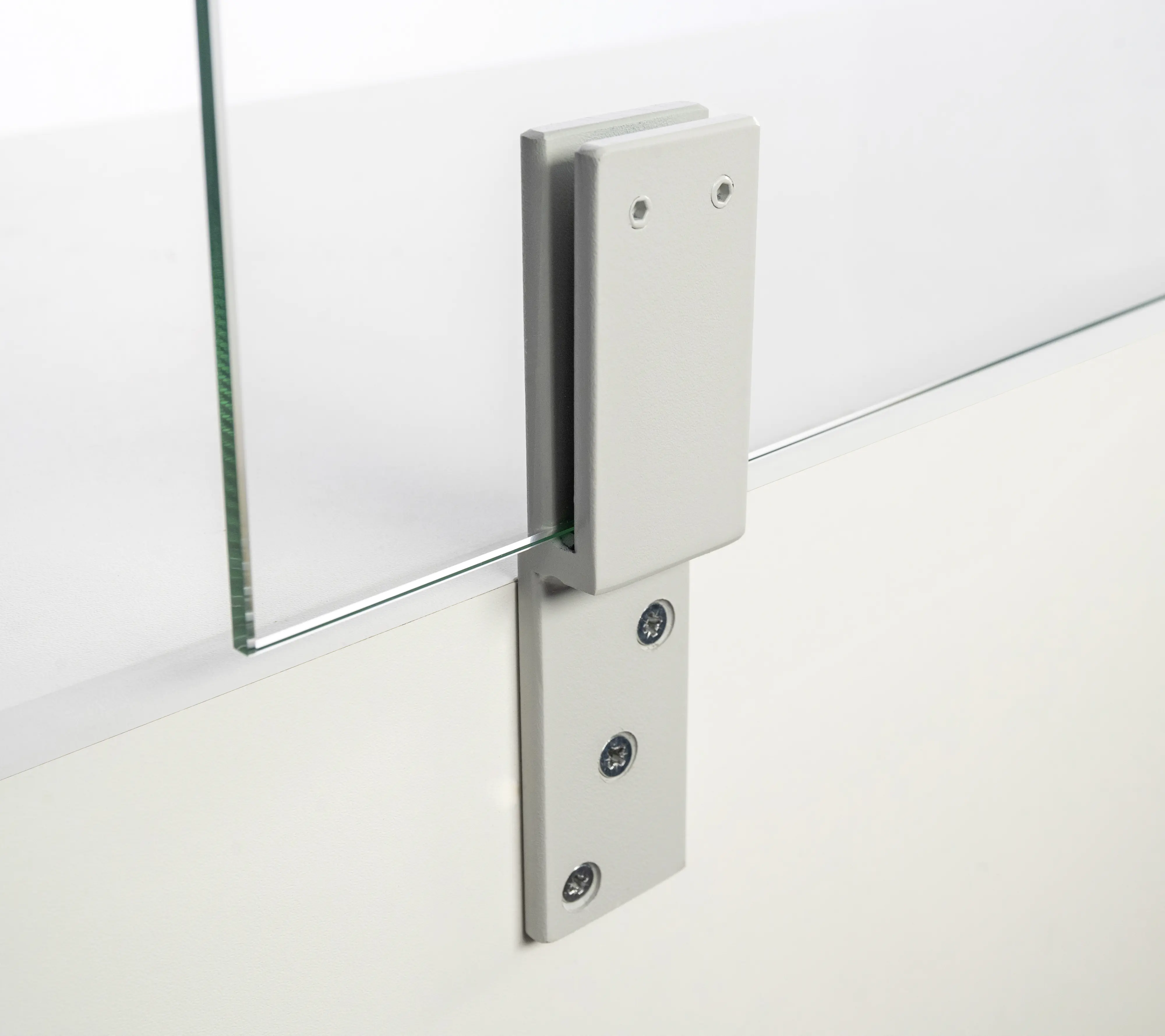 Thekenhalter für 6 mm ESG-Glas lichtgrau lackiert Thekenhalter für 6 mm ESG-Glas lichtgrau lackiert