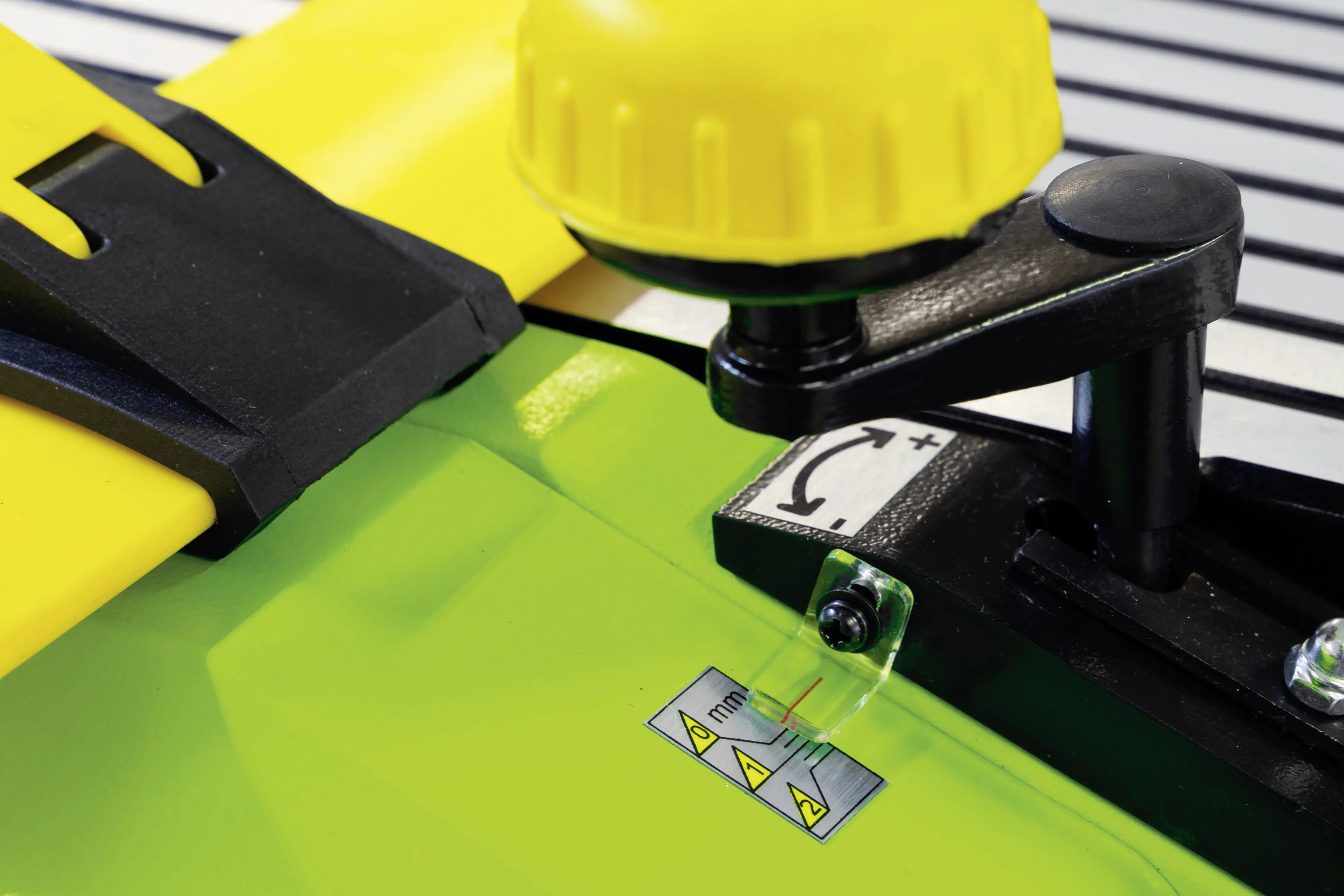 Zipper Abricht- und Dickenhobel ZI-HB305 230 V 1,8 kW