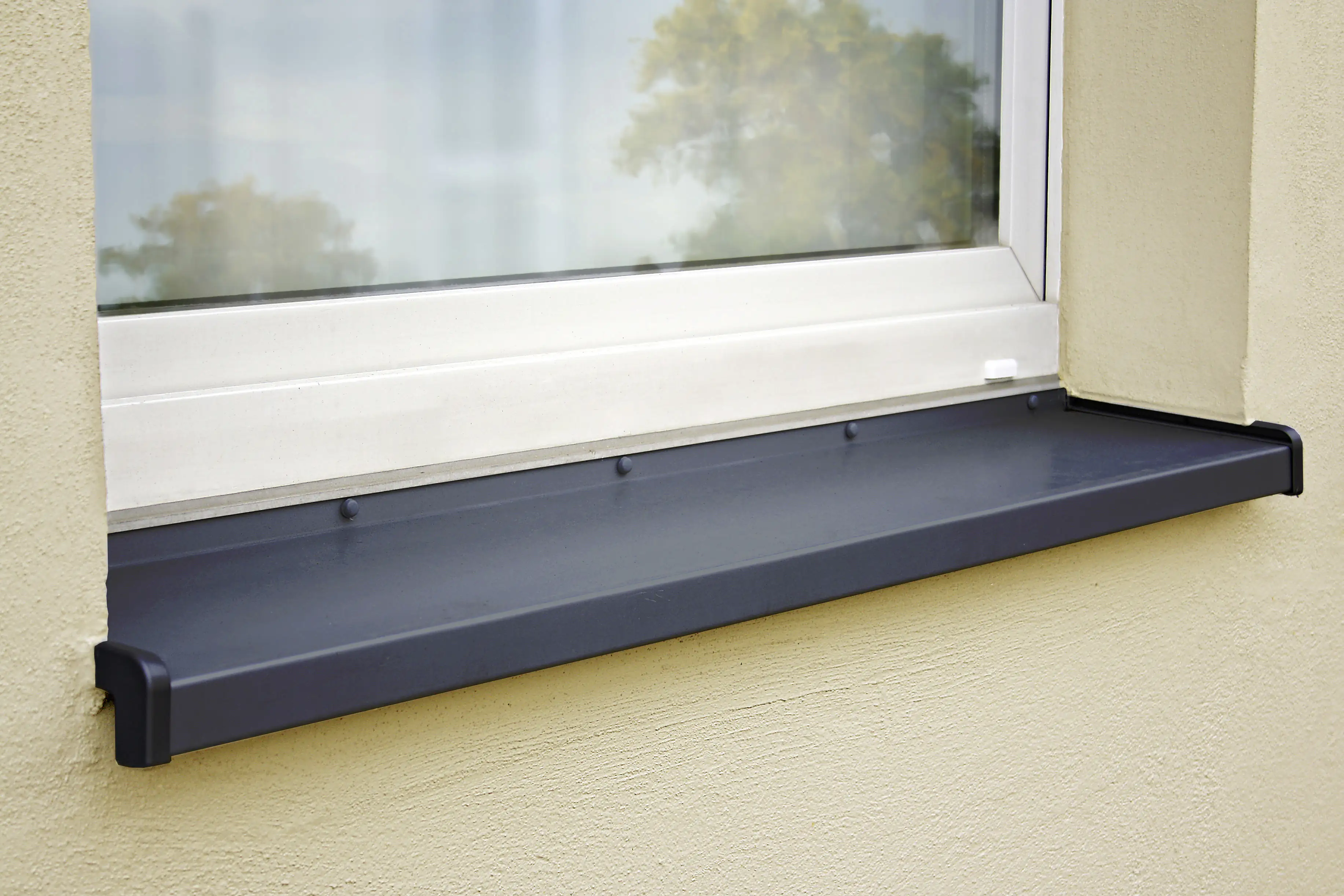 Sarei Fensterblech Aluminium anthrazit Ausladung 130 mm Länge 3000 mm Sarei Fensterblech Aluminium anthrazit Ausladung 130 mm Länge 3000 mm