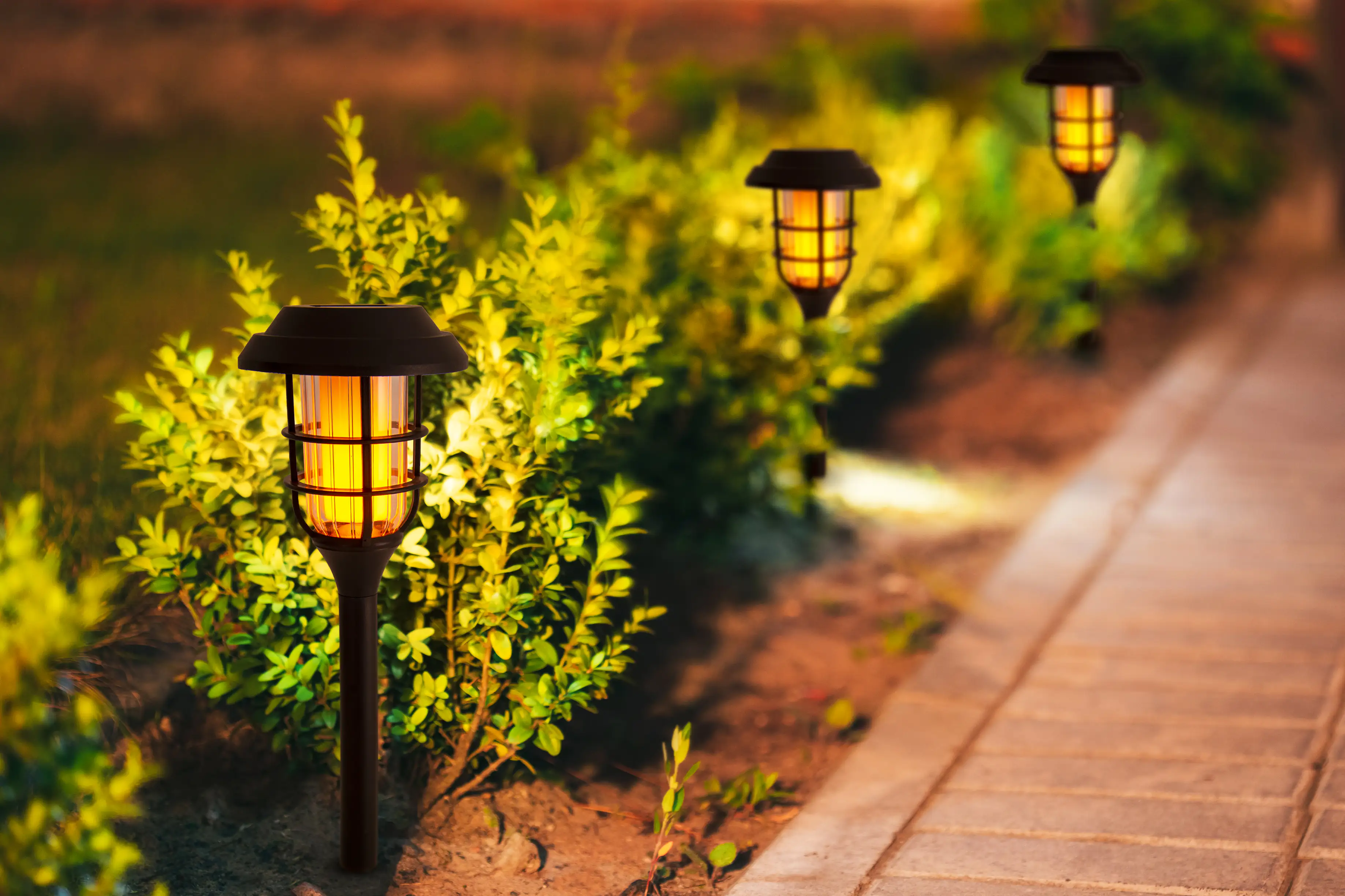 Light & More LED-Solar-Erdspieß Laterne mit Flammeneffekt Light & More LED-Solar-Erdspieß Laterne mit Flammeneffekt