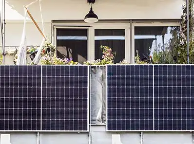 Balkon-Solaranlage: Strom mit einem Steckergerät selbst produzieren