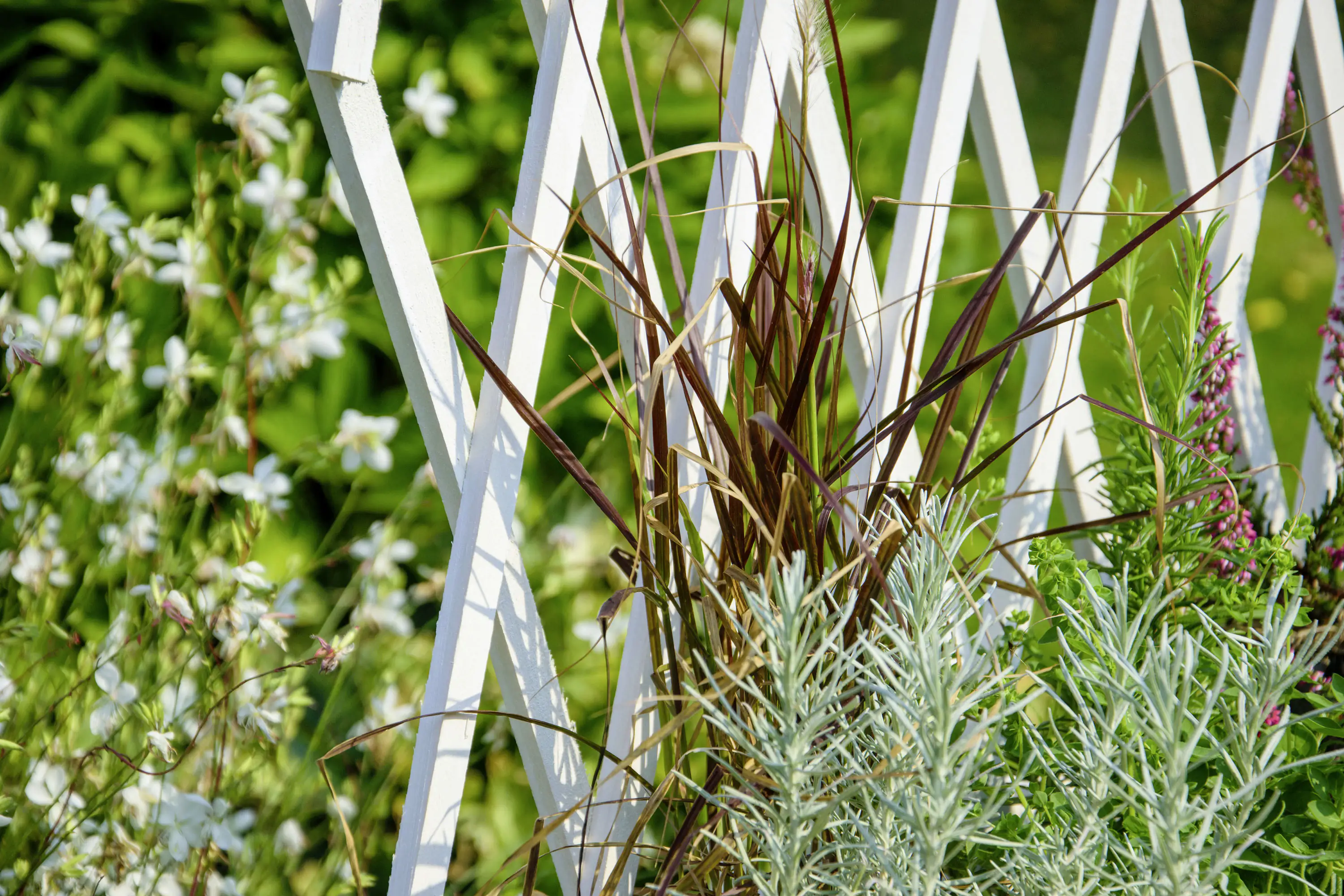 Dobar Rollbares Hochbeet mit Rankgitter weiß 79 x 28,5 x 130 cm