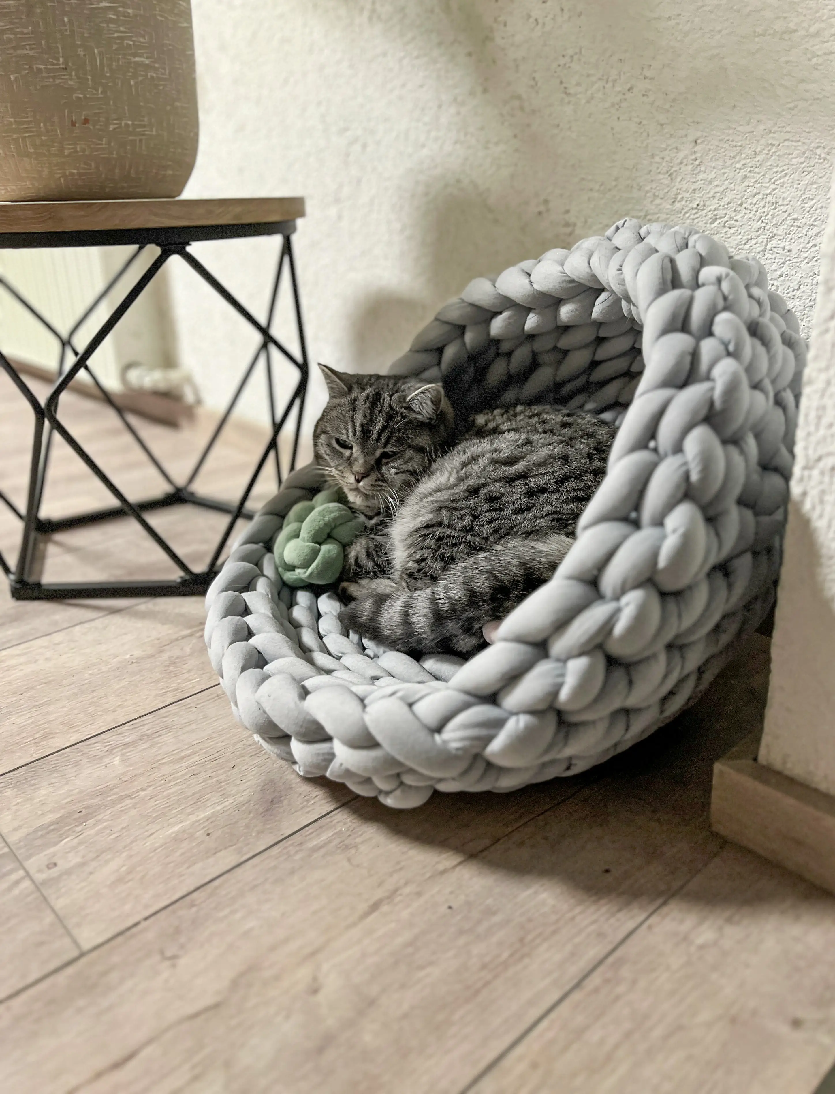Katzenkorb Grobstrick geflochten 50 x 50 x 15 cm grau Katzenkorb Grobstrick geflochten 50 x 50 x 15 cm grau