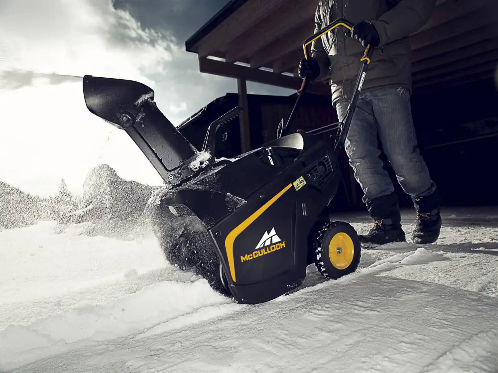 McCulloch Benzin-Schneefräse MSB121 54 cm Arbeitsbreite